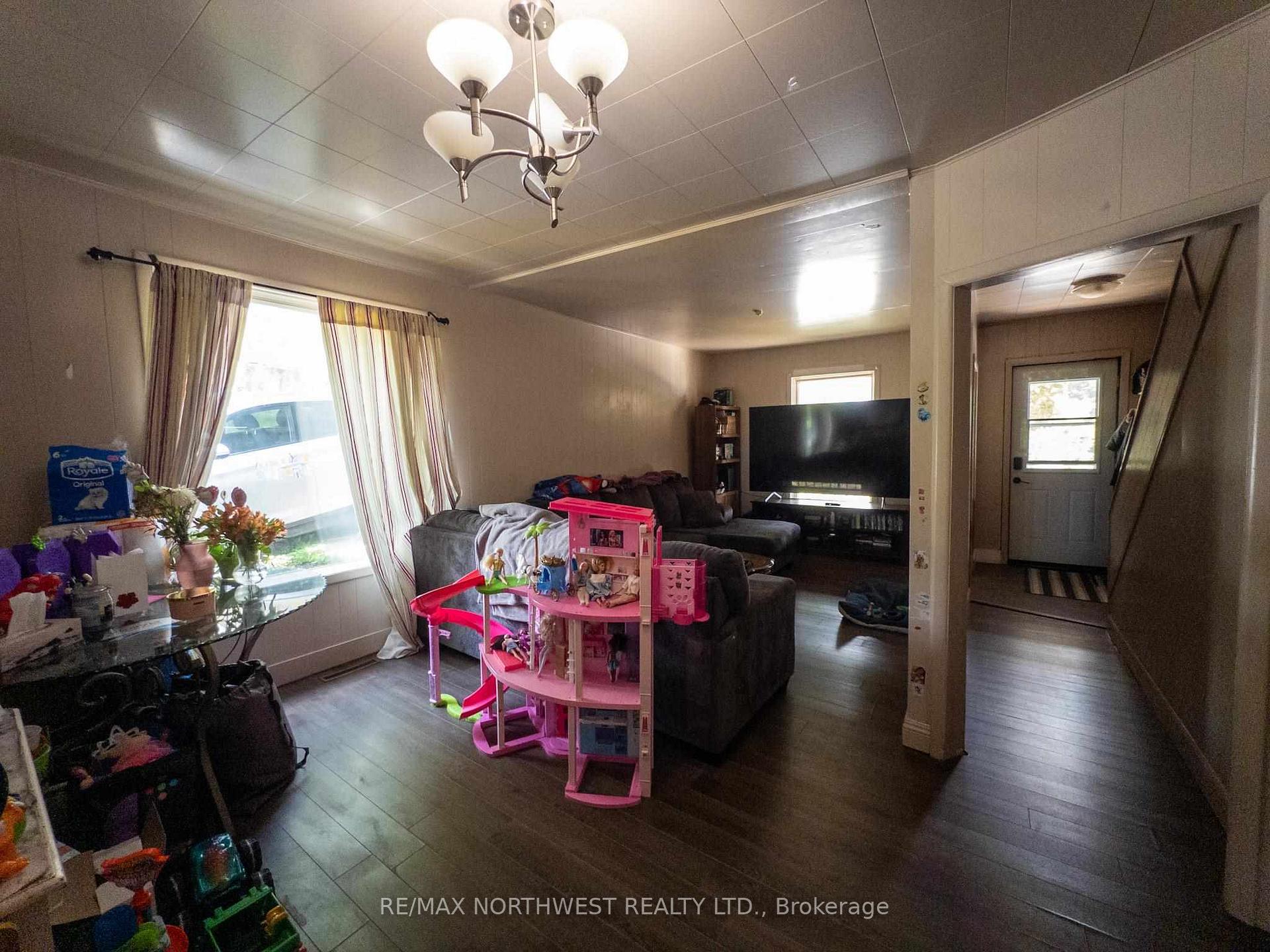 Photo 8 of 506 Superior Street, Kenora, Keewatin — HOMEH
