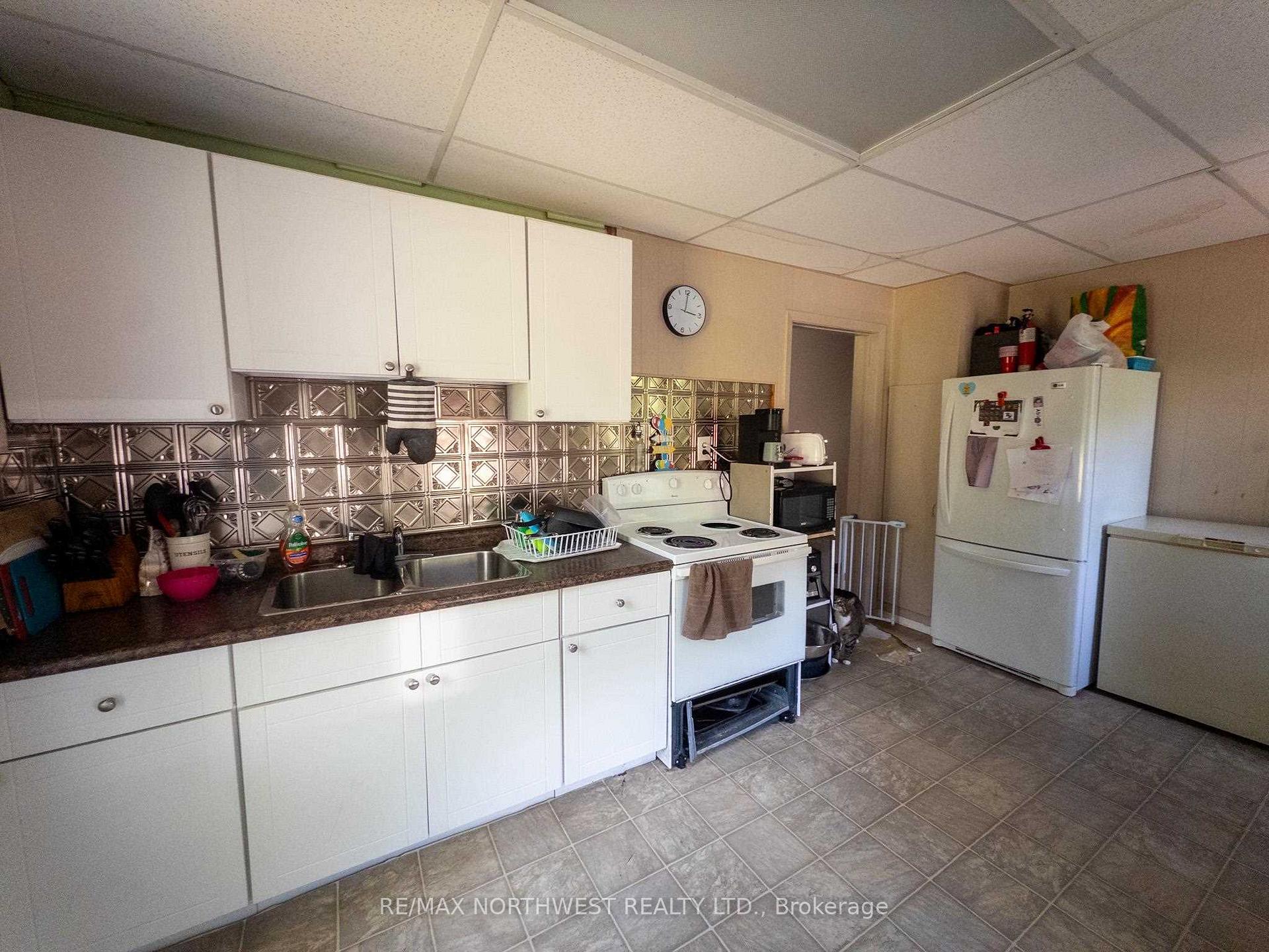 Photo 10 of 506 Superior Street, Kenora, Keewatin — HOMEH