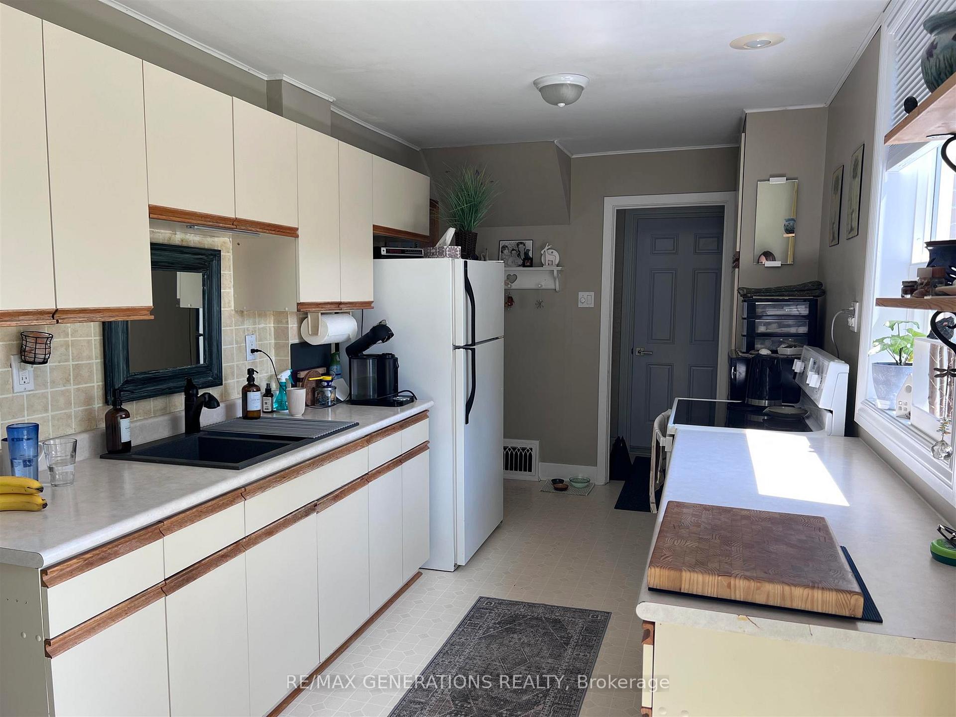 Photo 4 of 7 Howe Street, Marathon — HOMEH