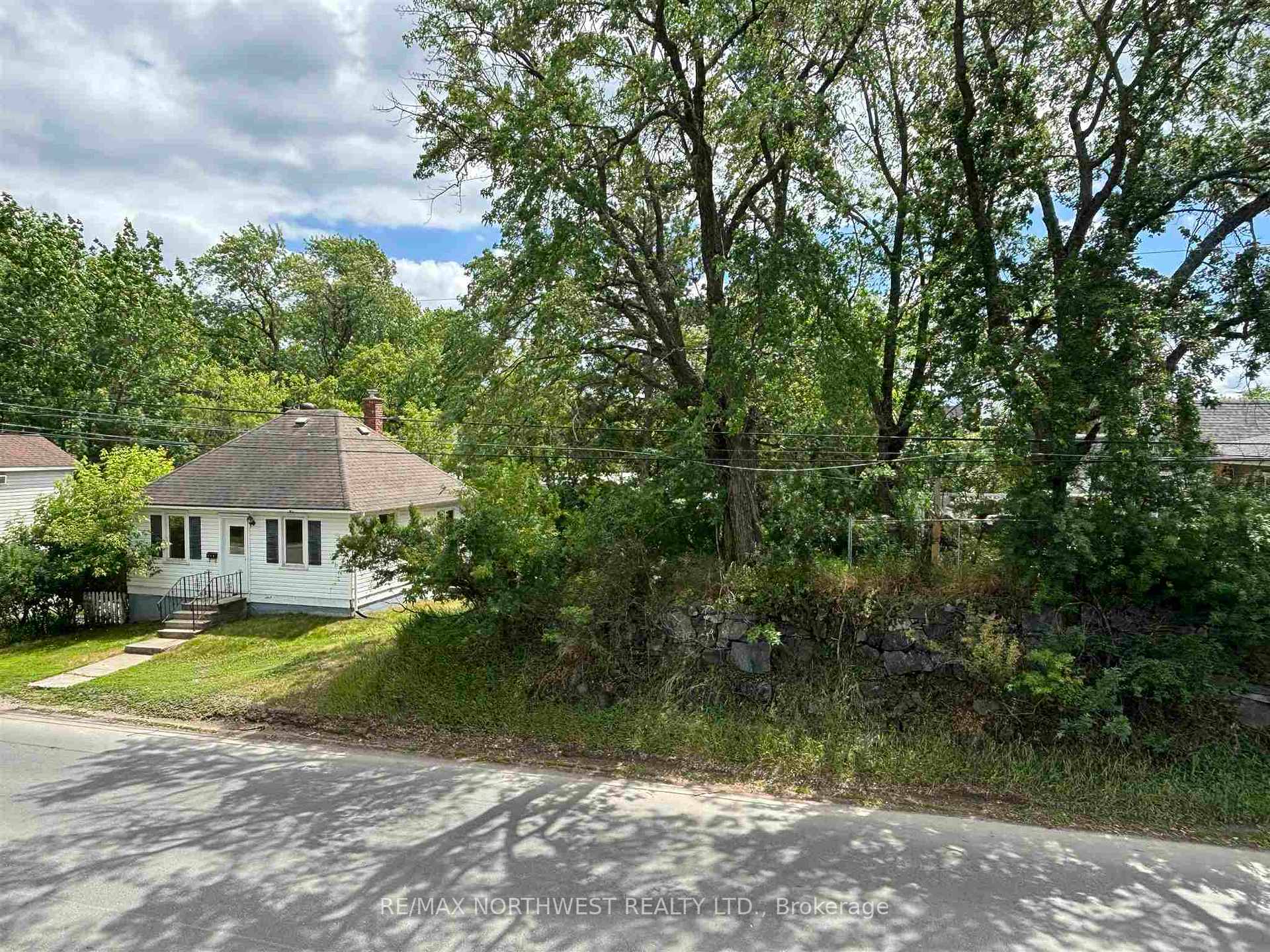 Photo 1 of 305 Fifth St S, Kenora, Lakeside — HOMEH