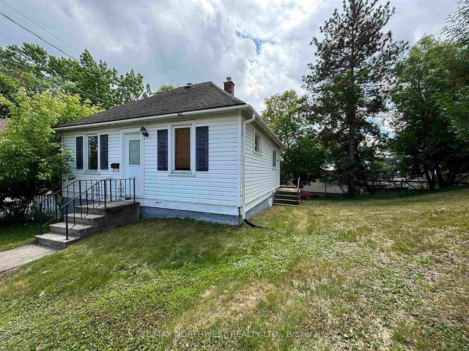 Photo 3 of 305 Fifth St S, Kenora, Lakeside — HOMEH