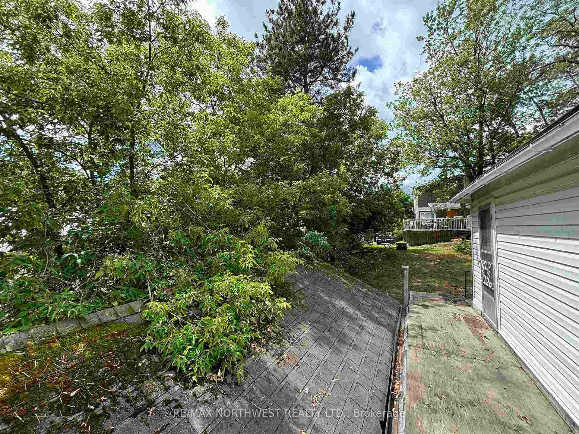 Photo 5 of 305 Fifth St S, Kenora, Lakeside — HOMEH