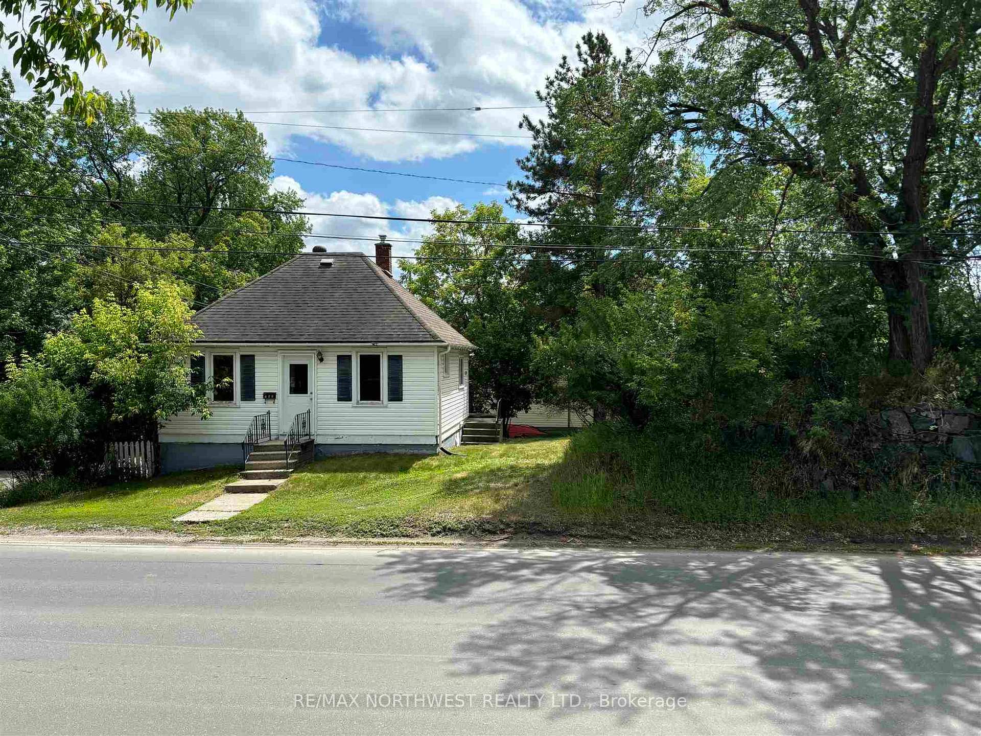 Photo 6 of 305 Fifth St S, Kenora, Lakeside — HOMEH