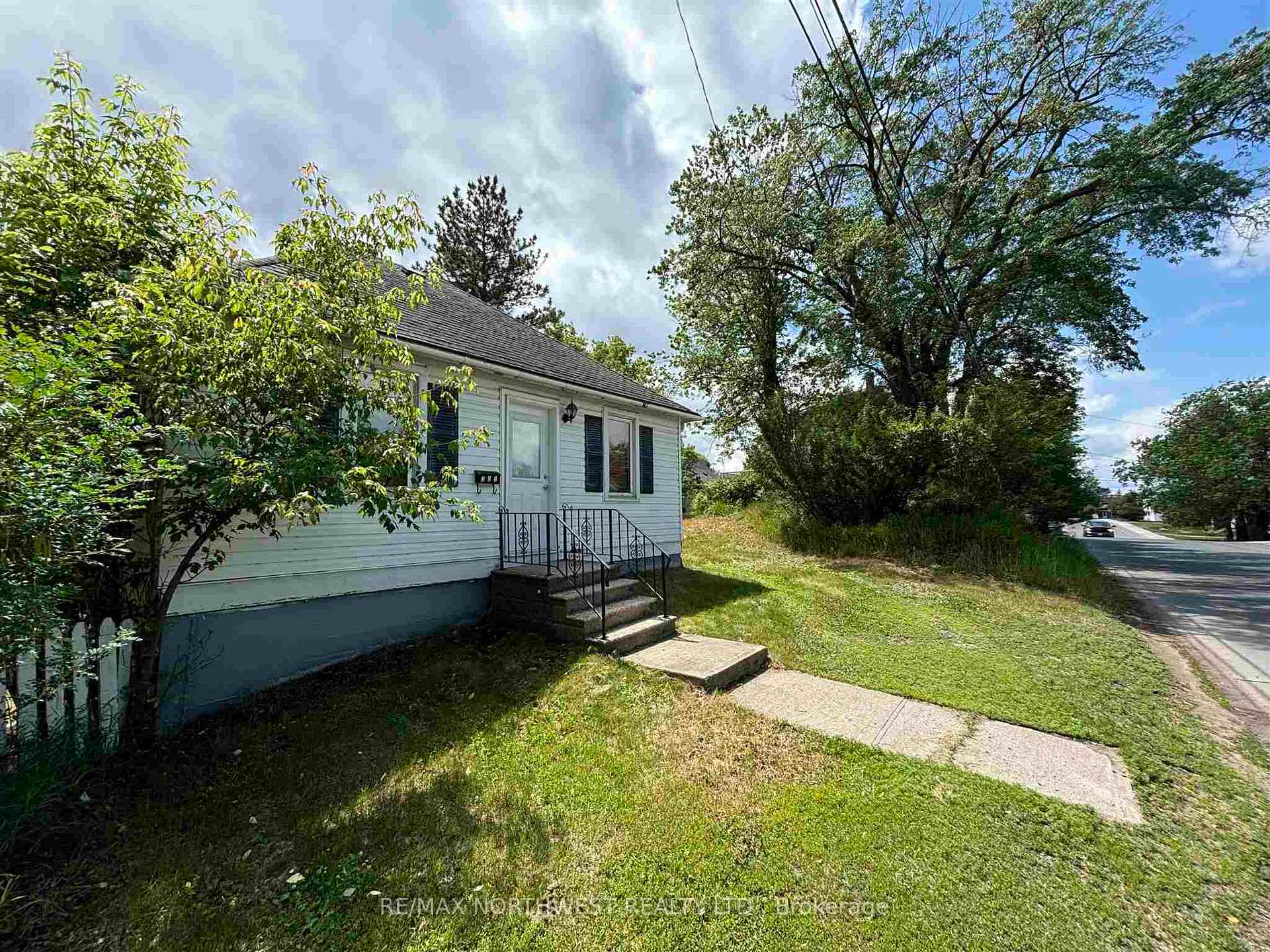 Photo 7 of 305 Fifth St S, Kenora, Lakeside — HOMEH