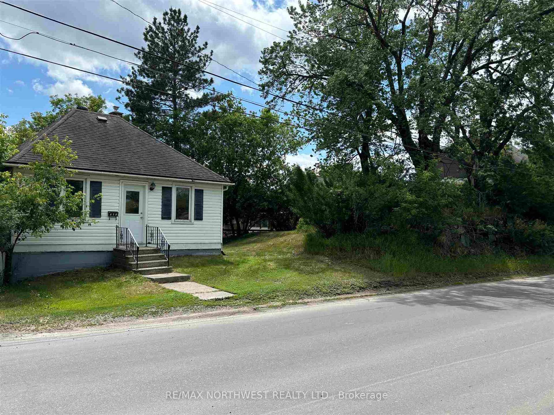Photo 9 of 305 Fifth St S, Kenora, Lakeside — HOMEH