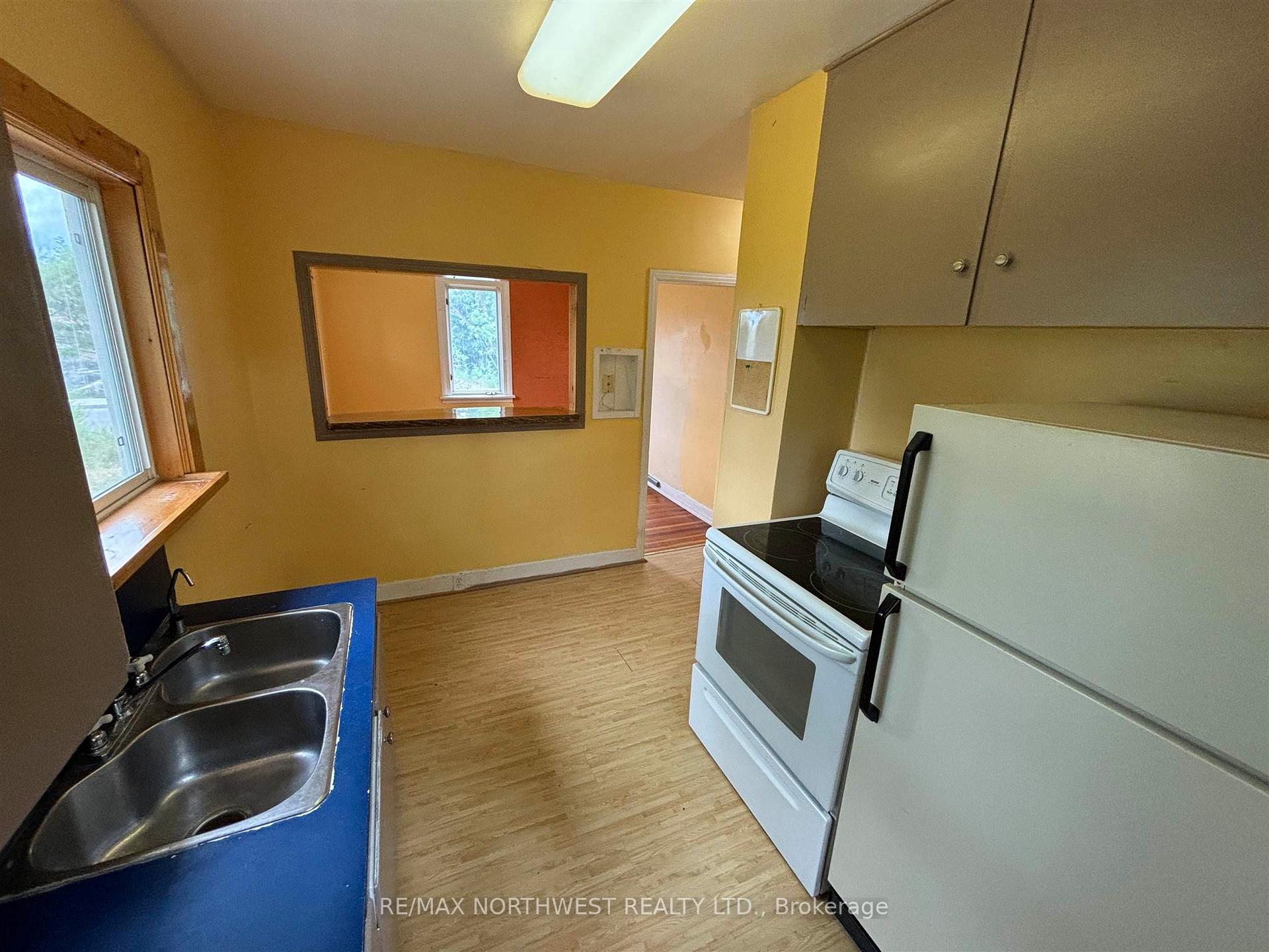 Photo 14 of 305 Fifth St S, Kenora, Lakeside — HOMEH