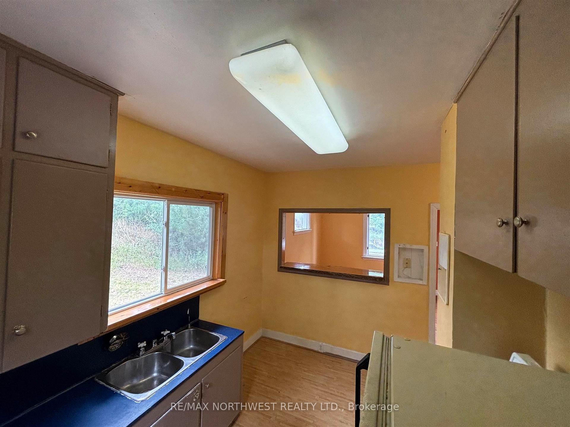 Photo 15 of 305 Fifth St S, Kenora, Lakeside — HOMEH