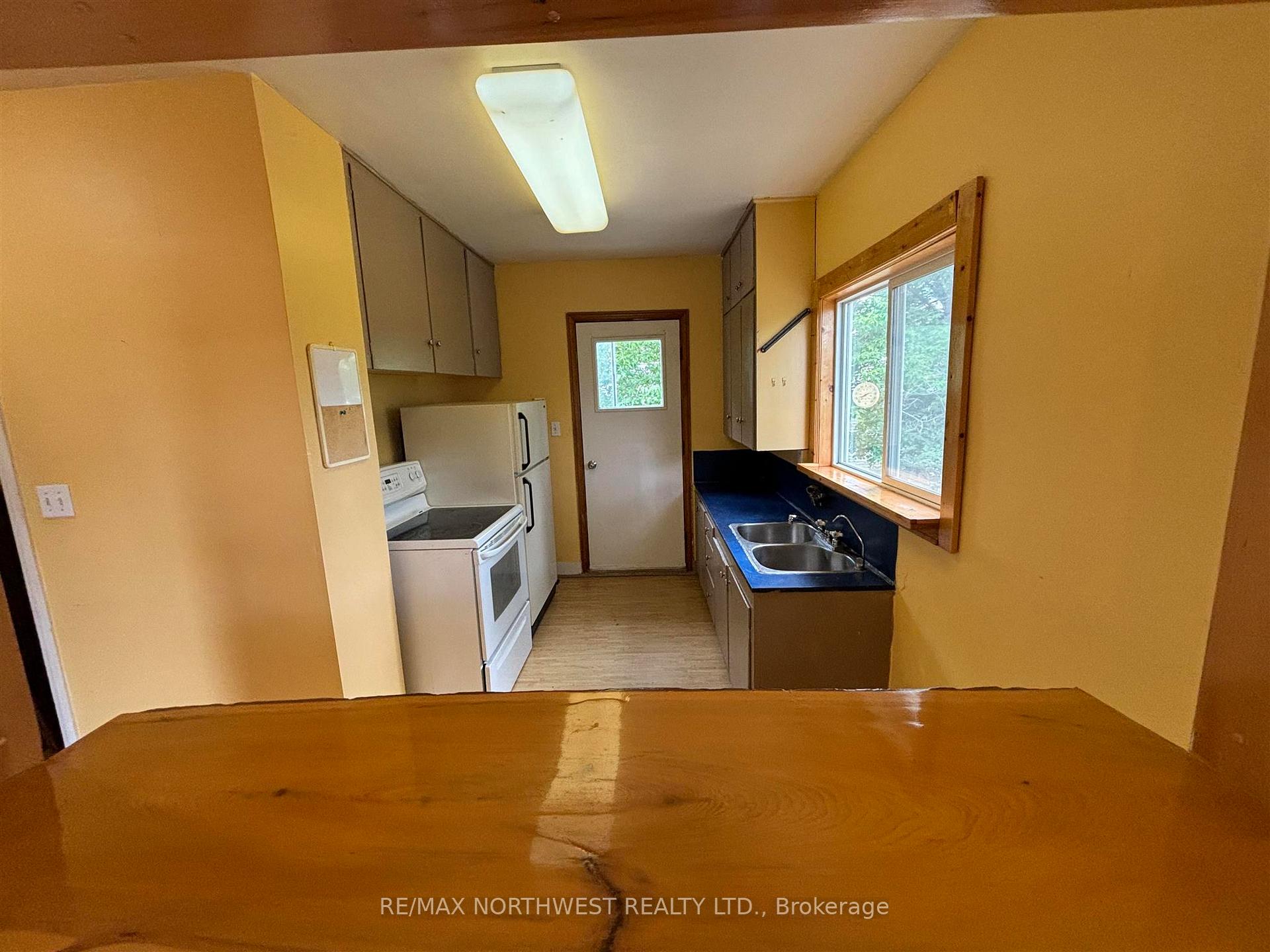 Photo 16 of 305 Fifth St S, Kenora, Lakeside — HOMEH