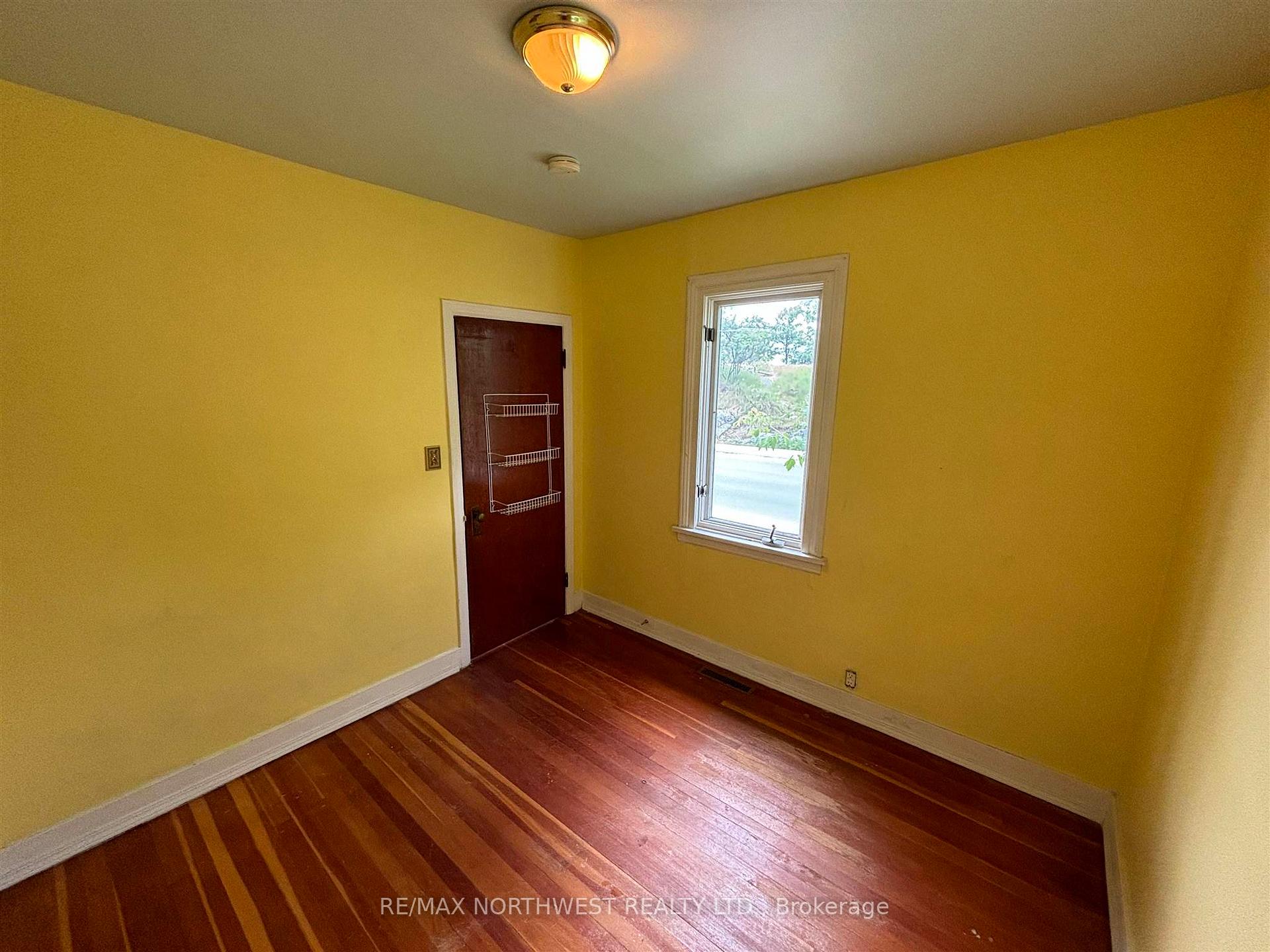 Photo 26 of 305 Fifth St S, Kenora, Lakeside — HOMEH