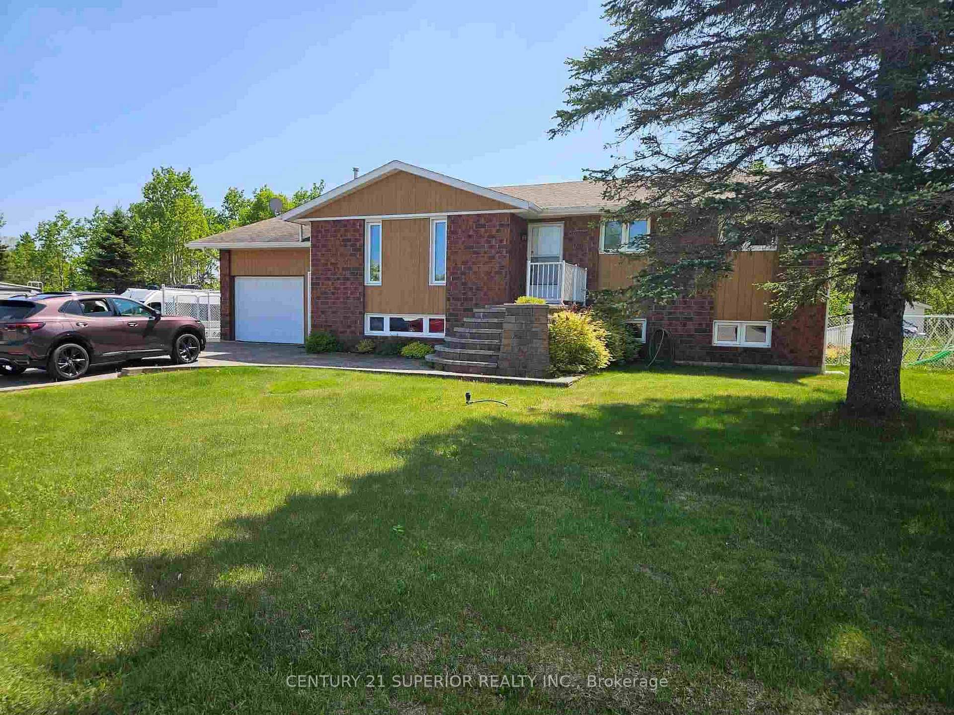 Front of 76 East Grove Crescent