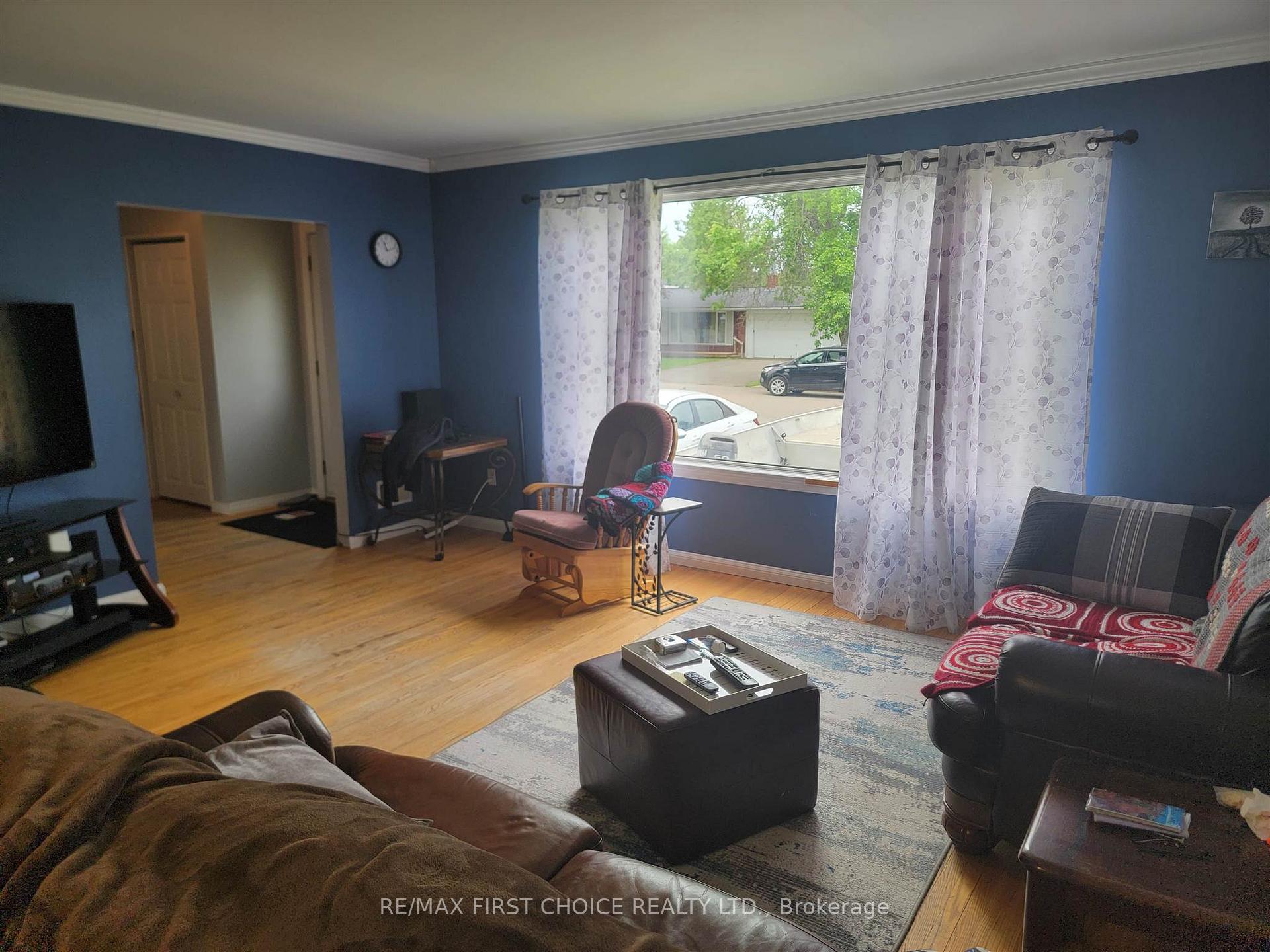 Photo 3 of 136 Pine Crescent, Atikokan — HOMEH