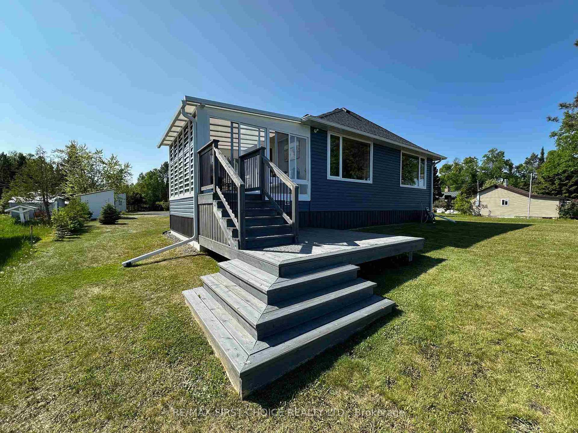 Photo 2 of 1849 MacKenzie Beach Avenue, Shuniah — HOMEH
