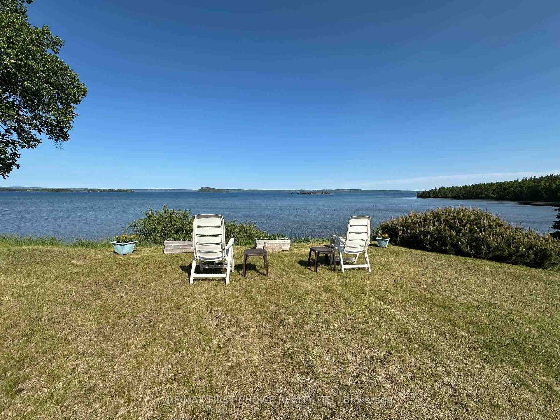 Photo 4 of 1849 MacKenzie Beach Avenue, Shuniah — HOMEH