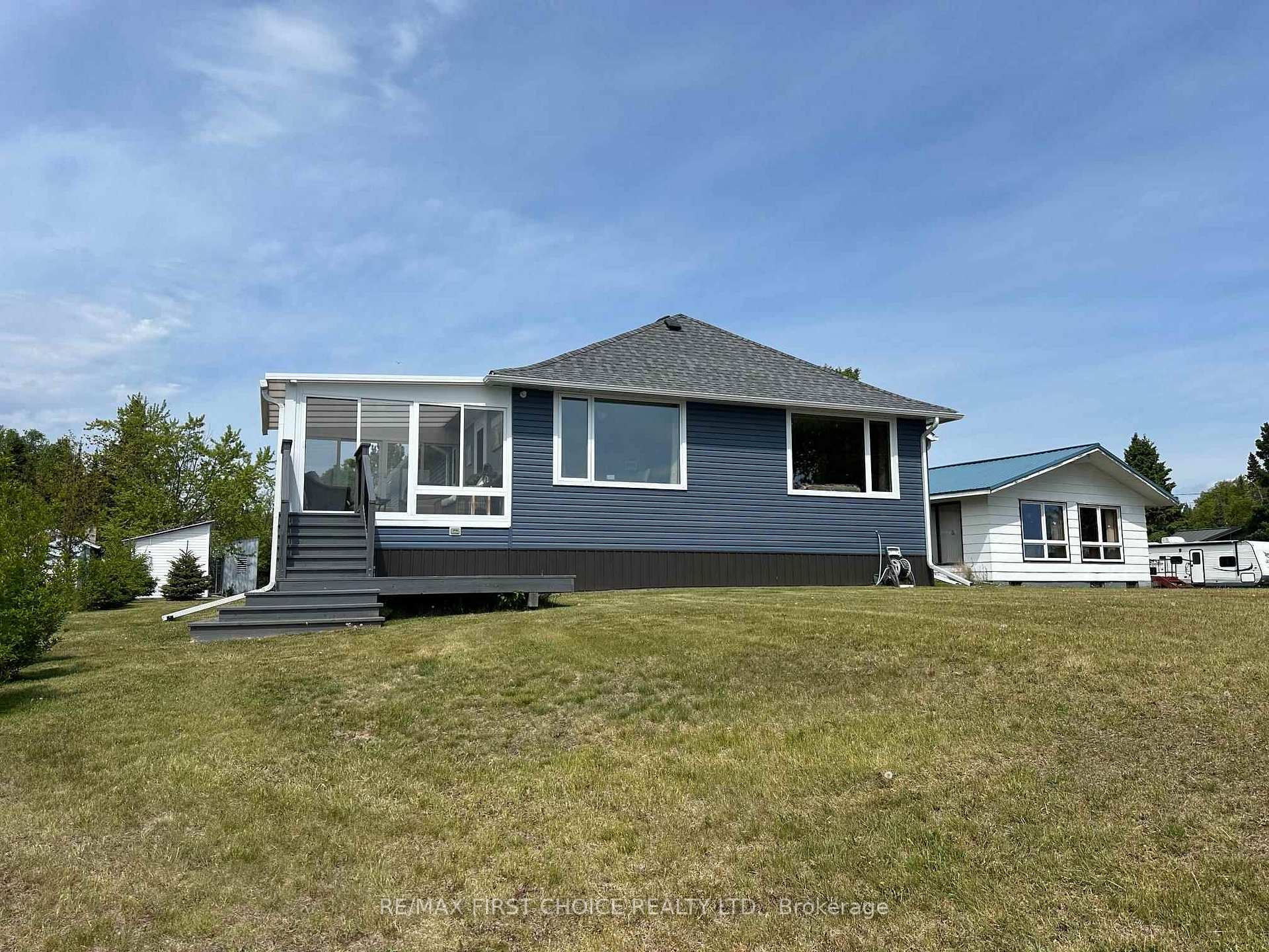 Photo 6 of 1849 MacKenzie Beach Avenue, Shuniah — HOMEH