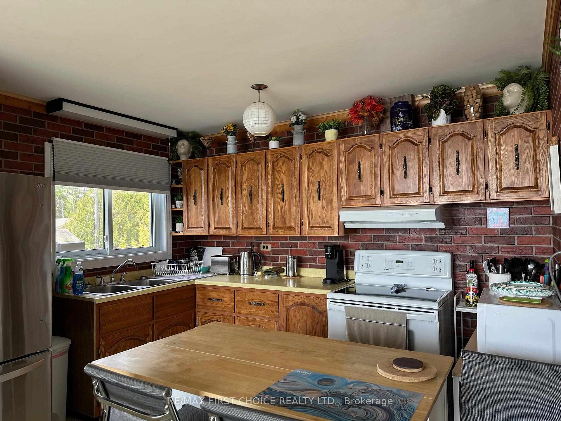 Photo 15 of 1849 MacKenzie Beach Avenue, Shuniah — HOMEH