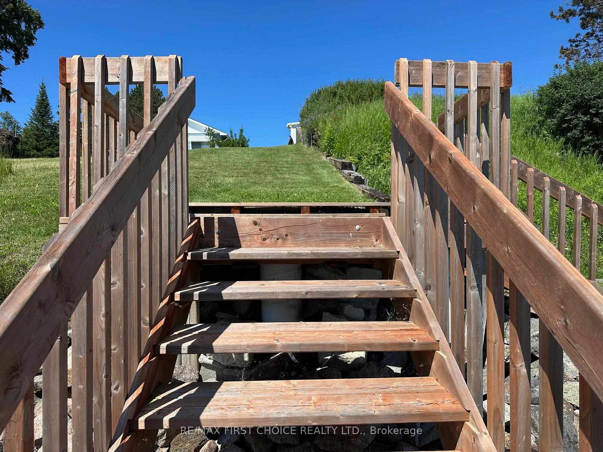 Photo 34 of 1849 MacKenzie Beach Avenue, Shuniah — HOMEH