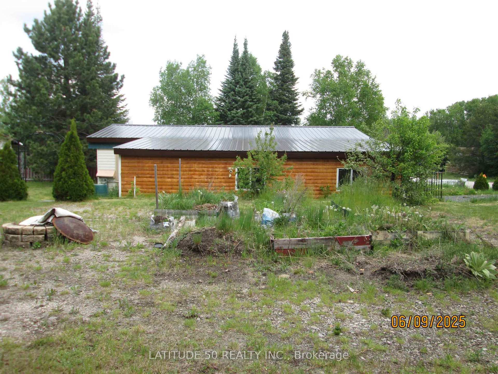 Photo 4 of 408 and 410 Colley Street, Ignace — HOMEH