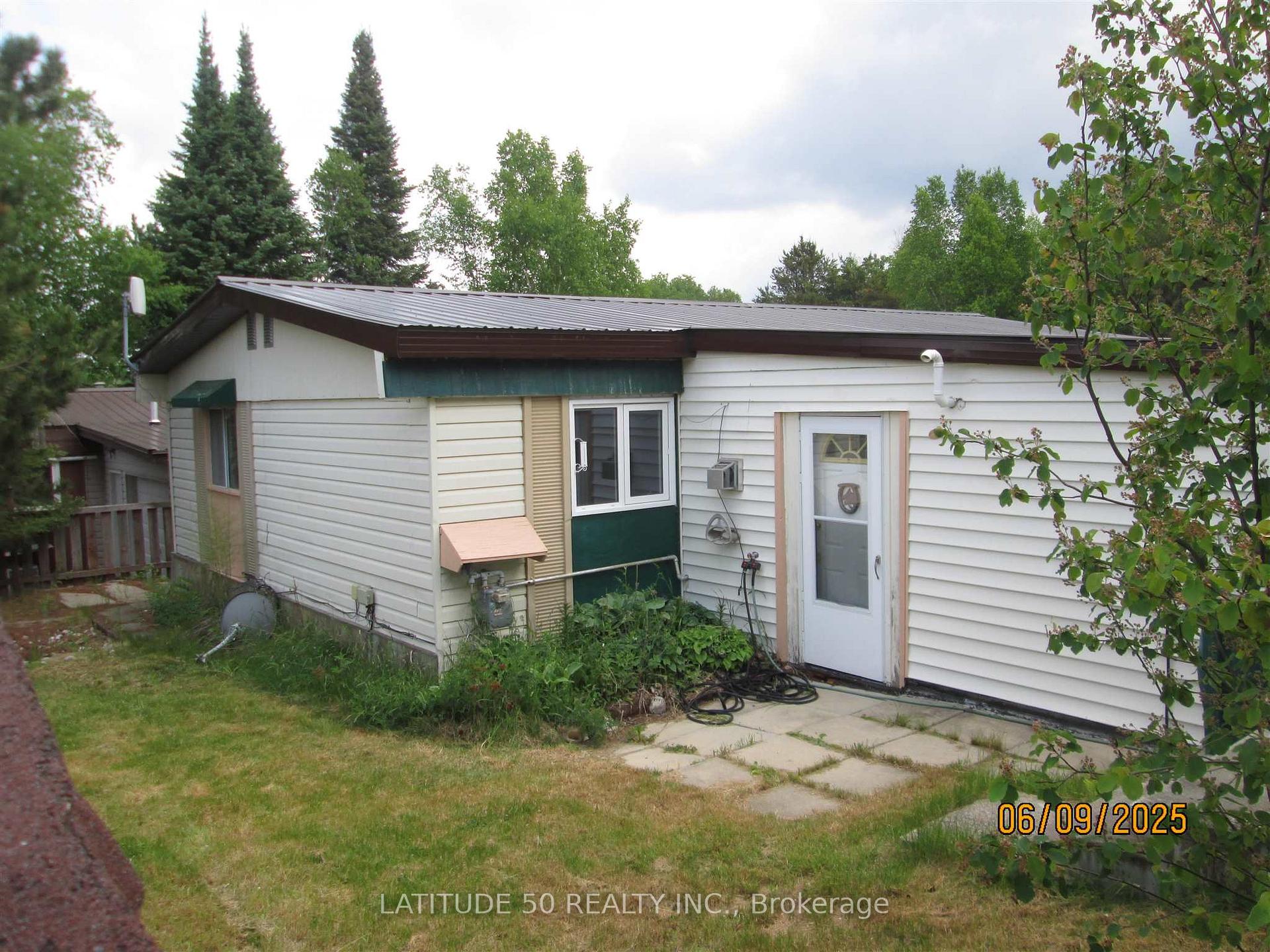 Photo 5 of 408 and 410 Colley Street, Ignace — HOMEH