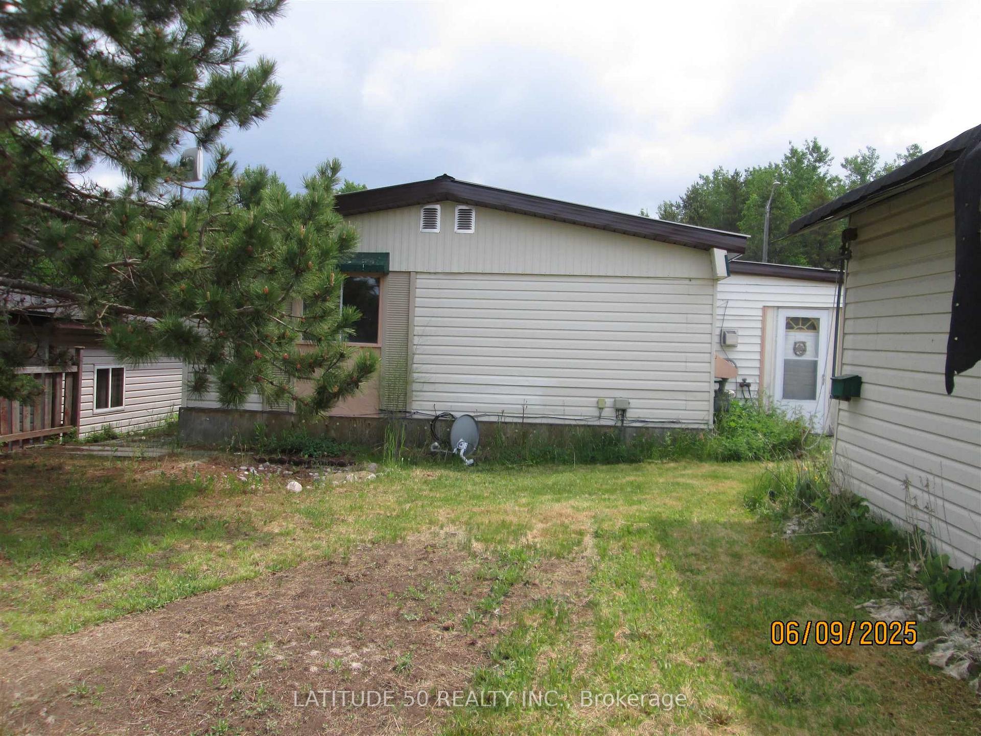 Photo 7 of 408 and 410 Colley Street, Ignace — HOMEH