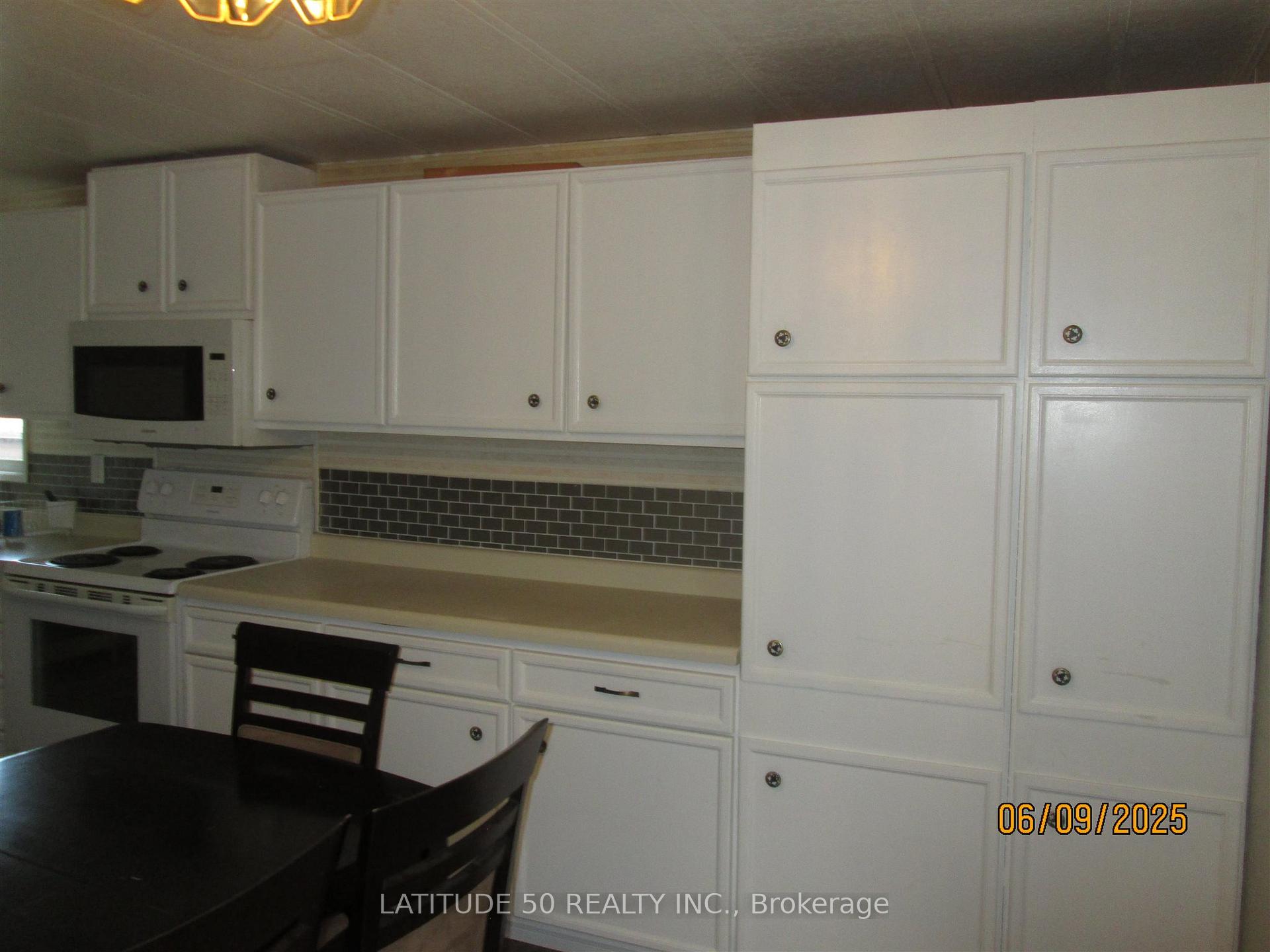 Photo 8 of 408 and 410 Colley Street, Ignace — HOMEH