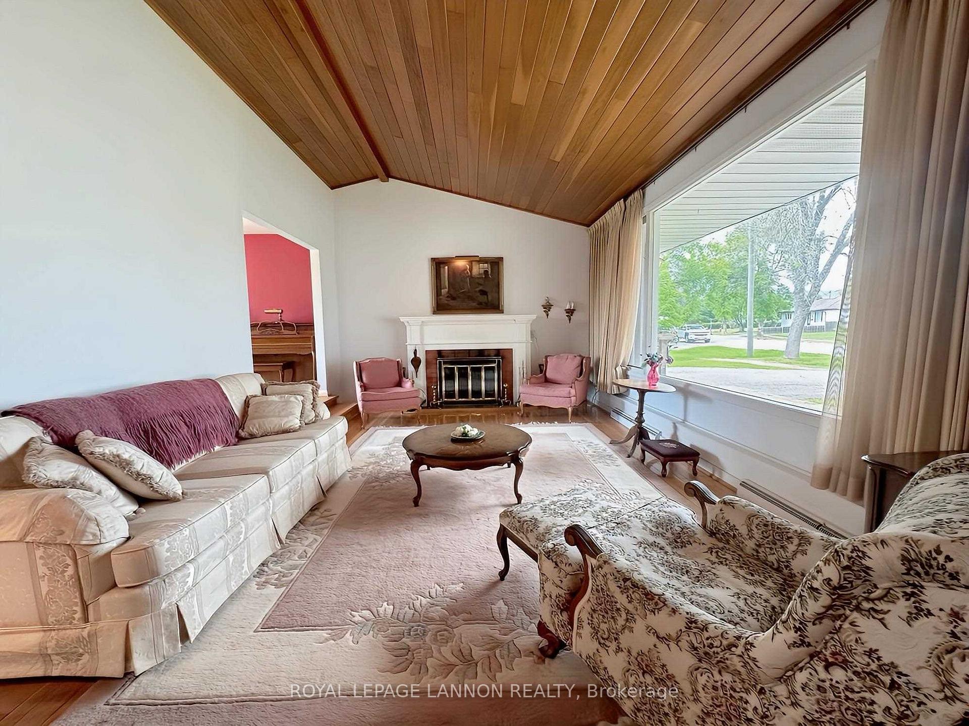 Photo 3 of 141 Pine Crescent, Atikokan — HOMEH