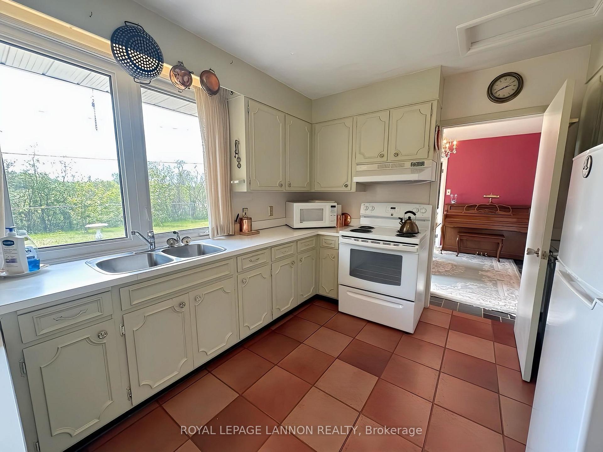 Photo 9 of 141 Pine Crescent, Atikokan — HOMEH