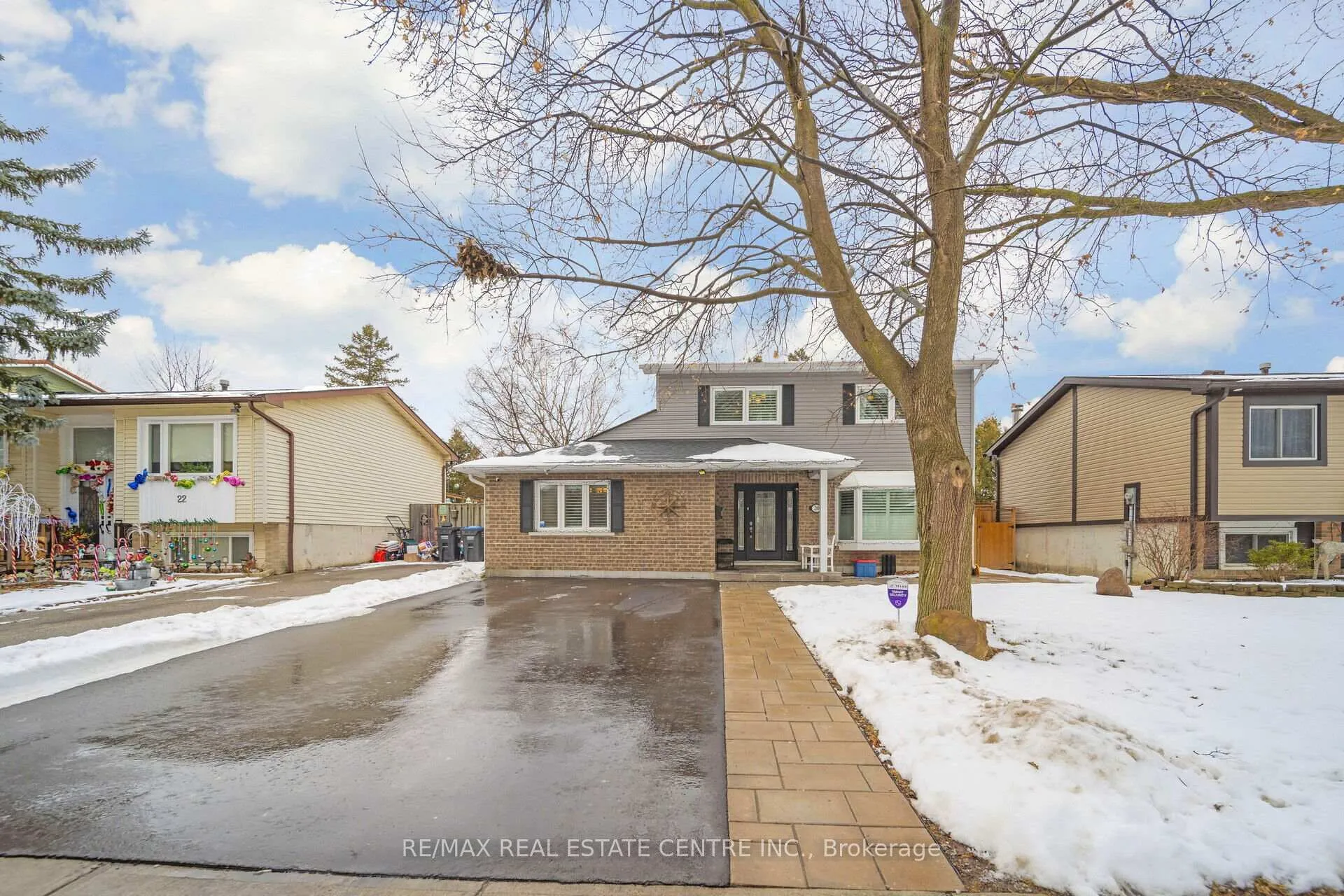 Front of 20 Carberry Crescent N