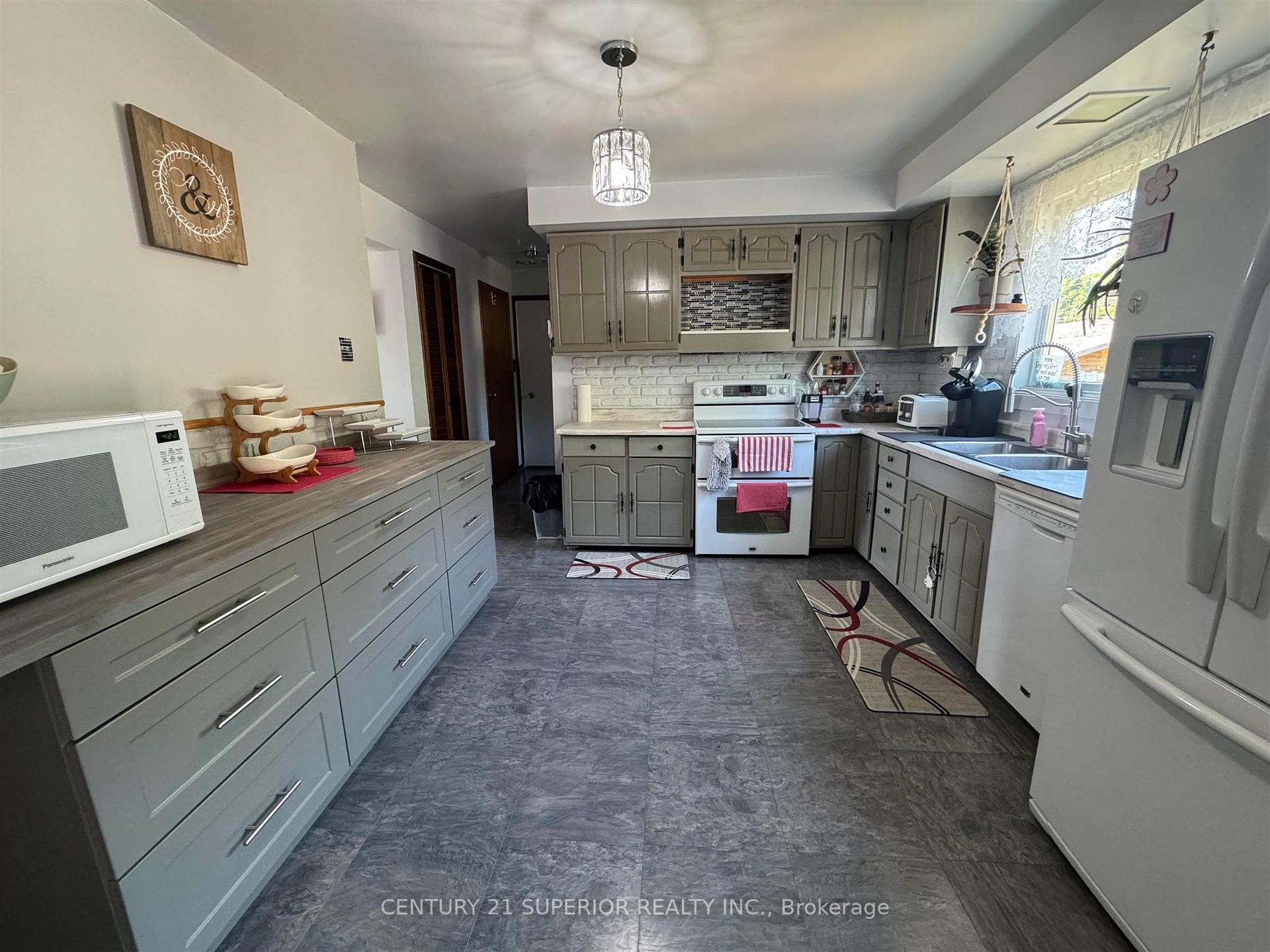 Photo 18 of 17 Lloyd Irwin Drive, Marathon — HOMEH