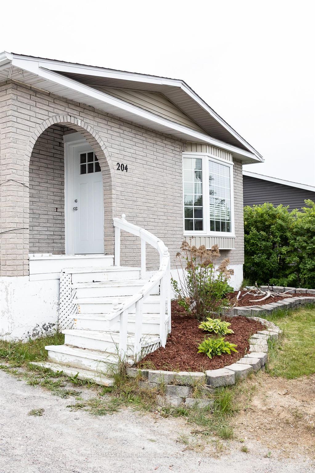 Photo 2 of 204 Centennial Drive, Greenstone — HOMEH