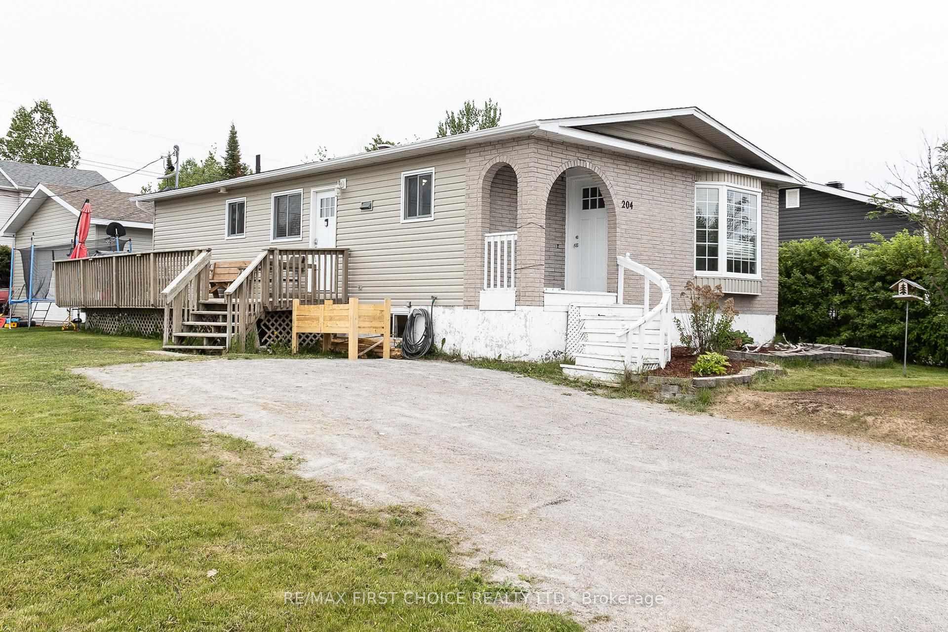 Photo 3 of 204 Centennial Drive, Greenstone — HOMEH