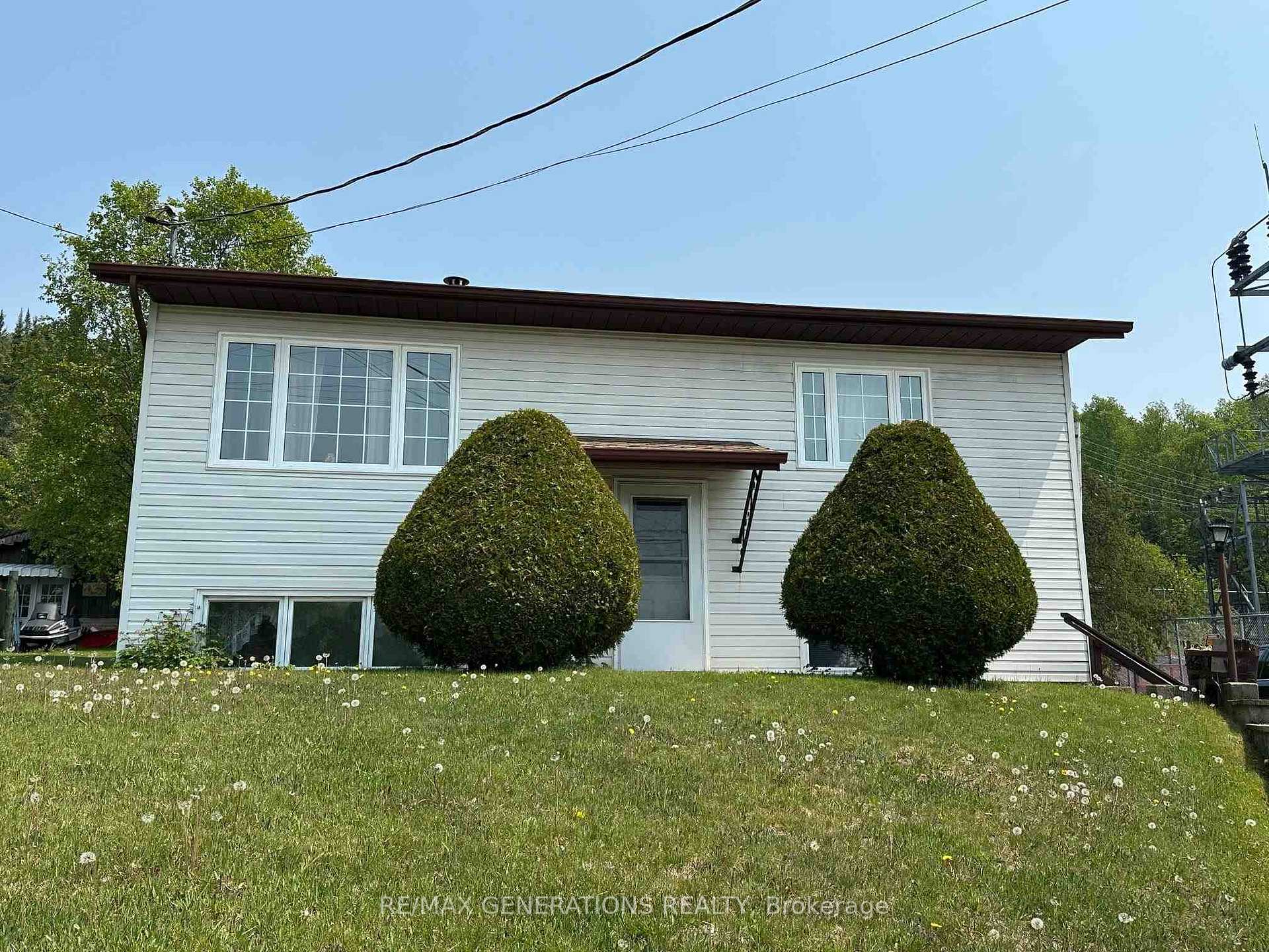 Photo 2 of 94 Winnipeg Street, Schreiber — HOMEH