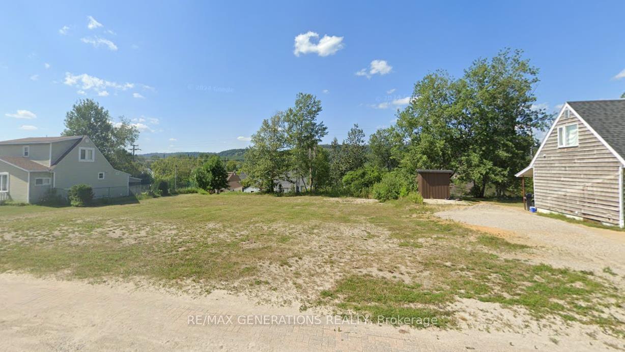 Photo 2 of 33 Manitou Road, Manitouwadge — HOMEH