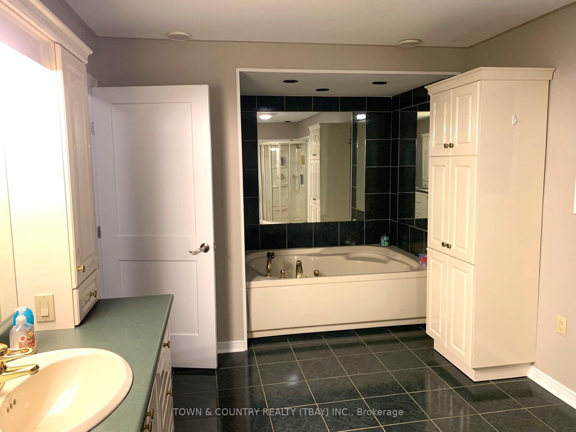 Photo 17 of 38 Mcphail Drive, Greenstone — HOMEH