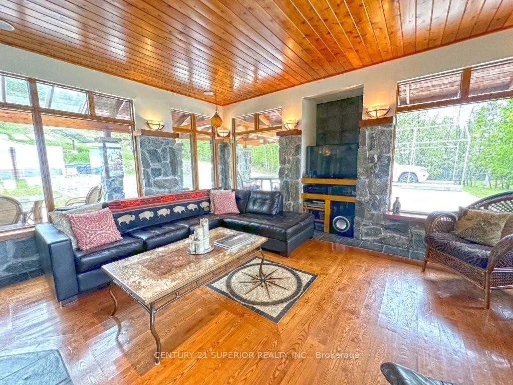 Photo 10 of 11 Peter Drive, Greenstone — HOMEH