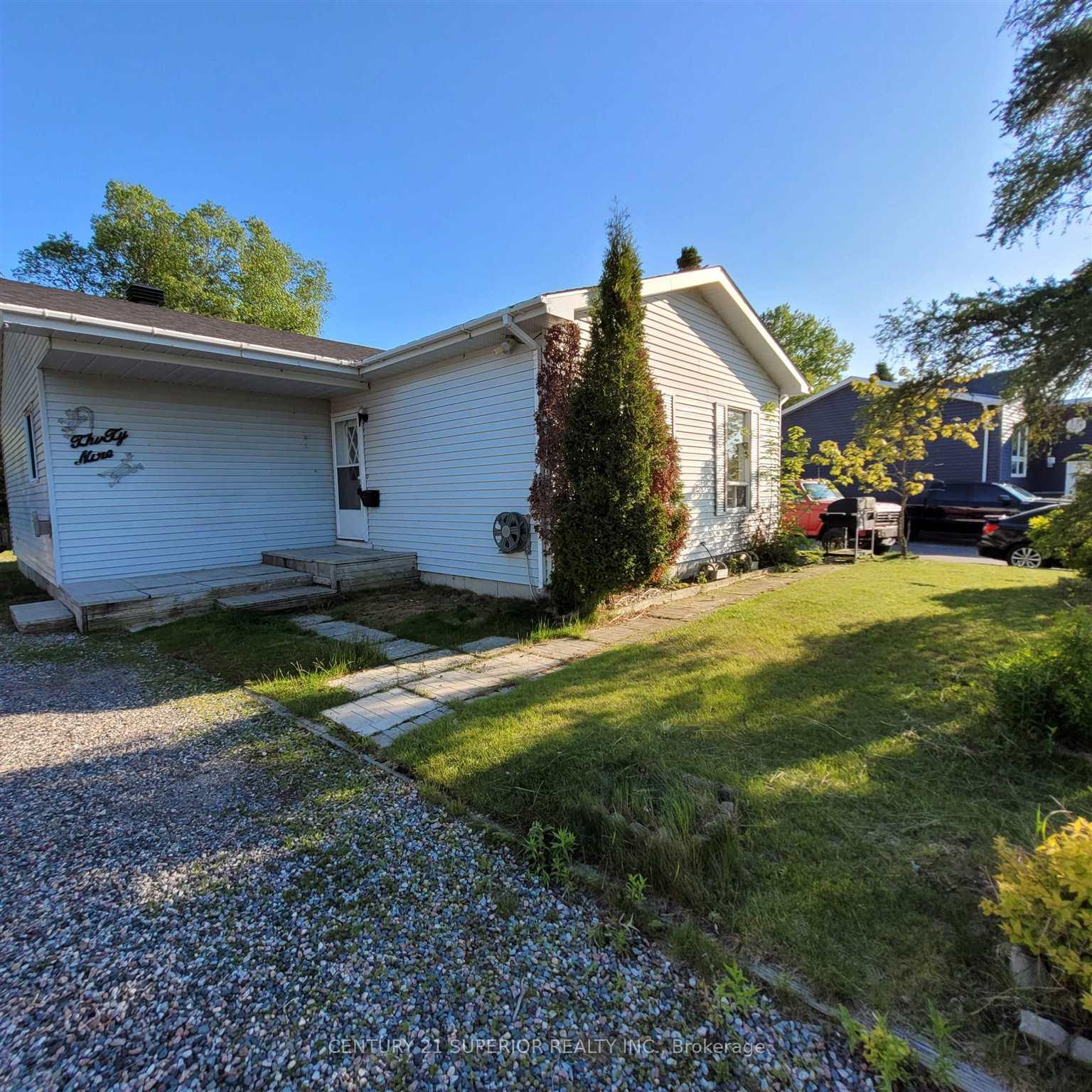 Photo 2 of 39 Poplar Cres, Marathon — HOMEH