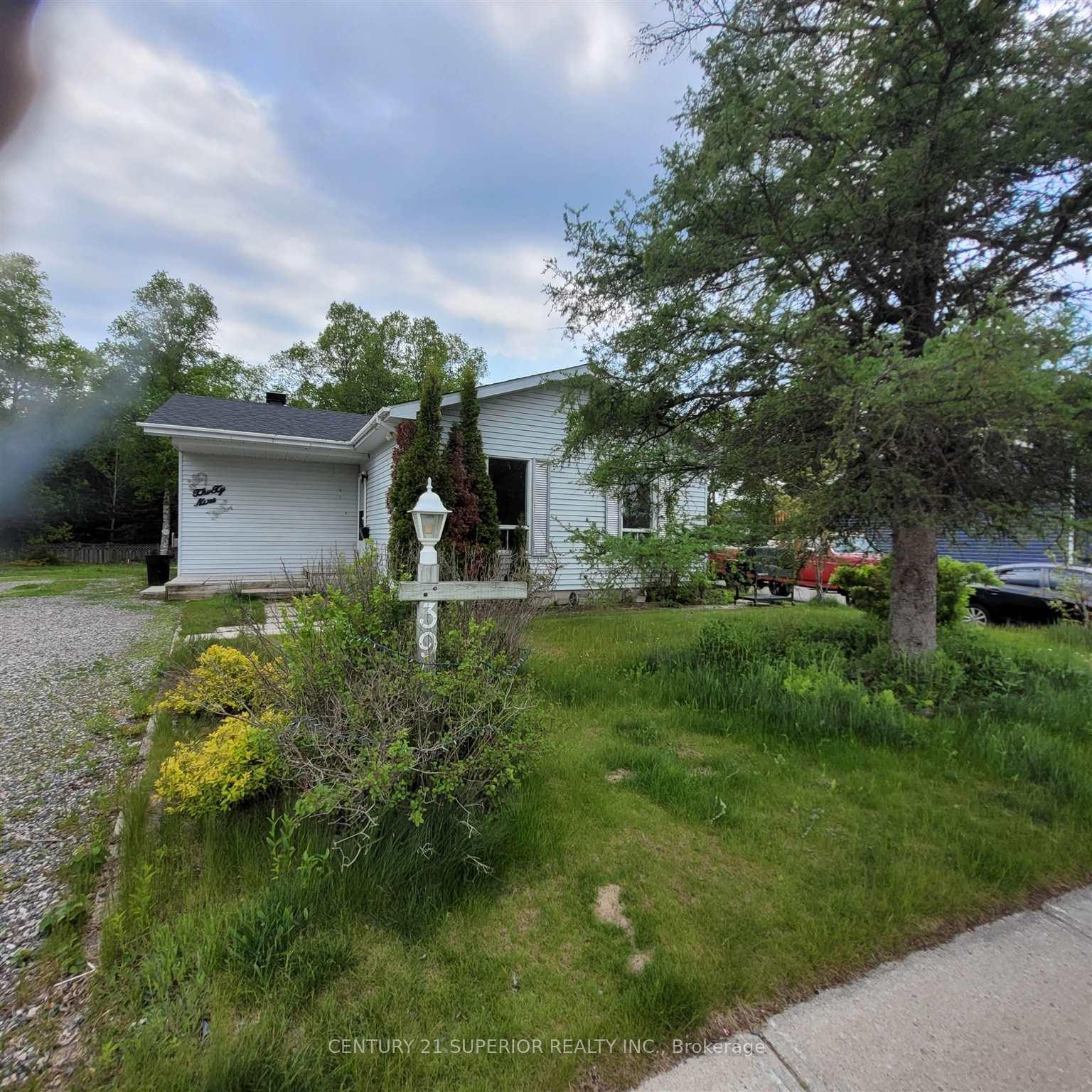 Photo 3 of 39 Poplar Cres, Marathon — HOMEH