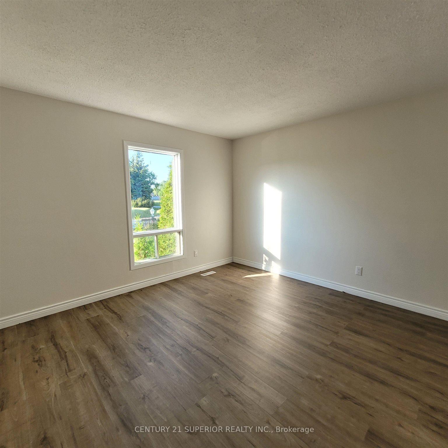 Photo 5 of 39 Poplar Cres, Marathon — HOMEH