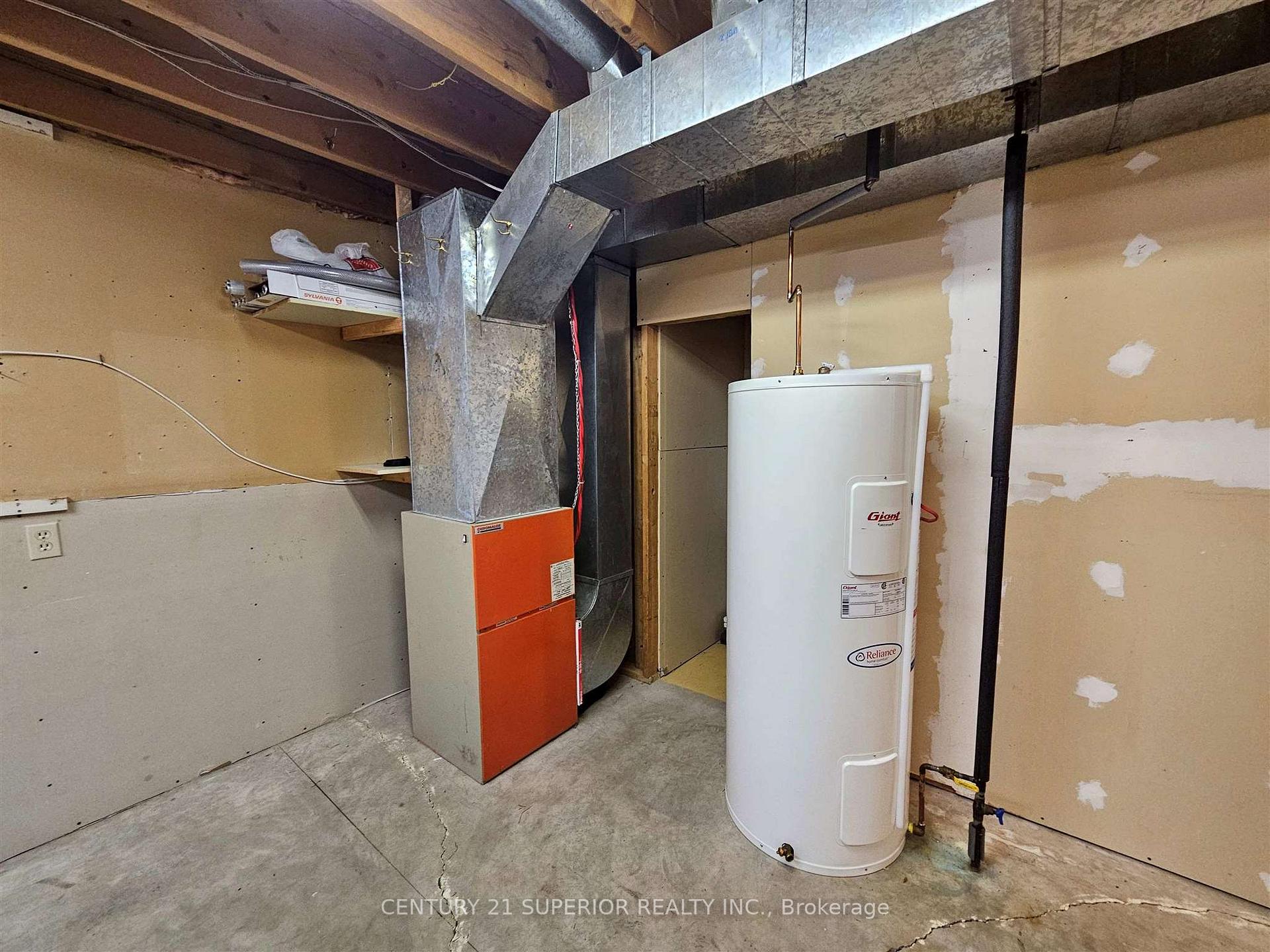 Photo 35 of 39 Poplar Cres, Marathon — HOMEH