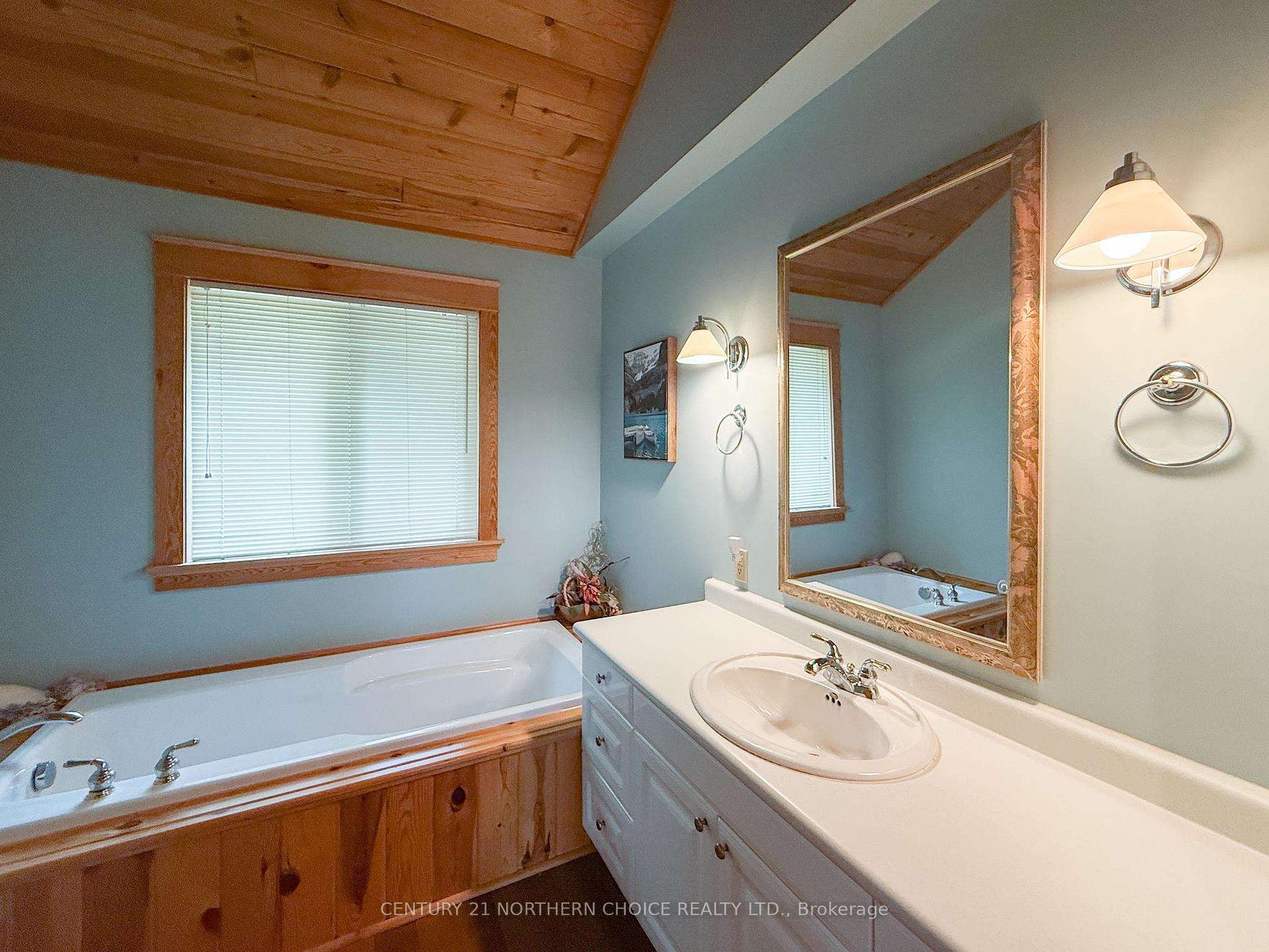 Photo 16 of 2-35 Poplar Bay, First Nations — HOMEH