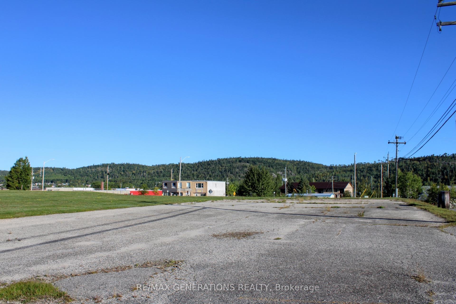 Photo 3 of 2 Deer Street, Manitouwadge — HOMEH