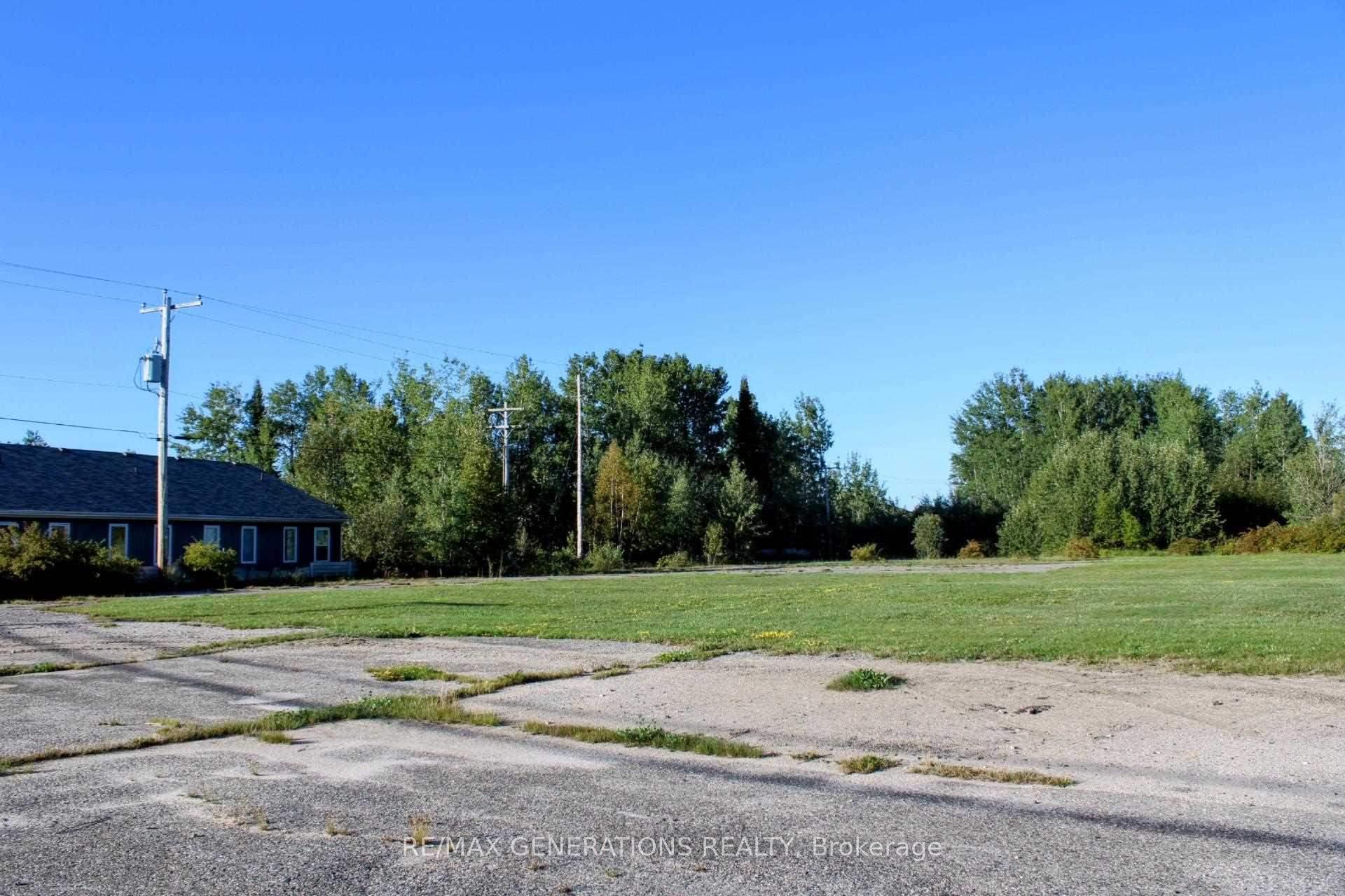 Photo 5 of 2 Deer Street, Manitouwadge — HOMEH