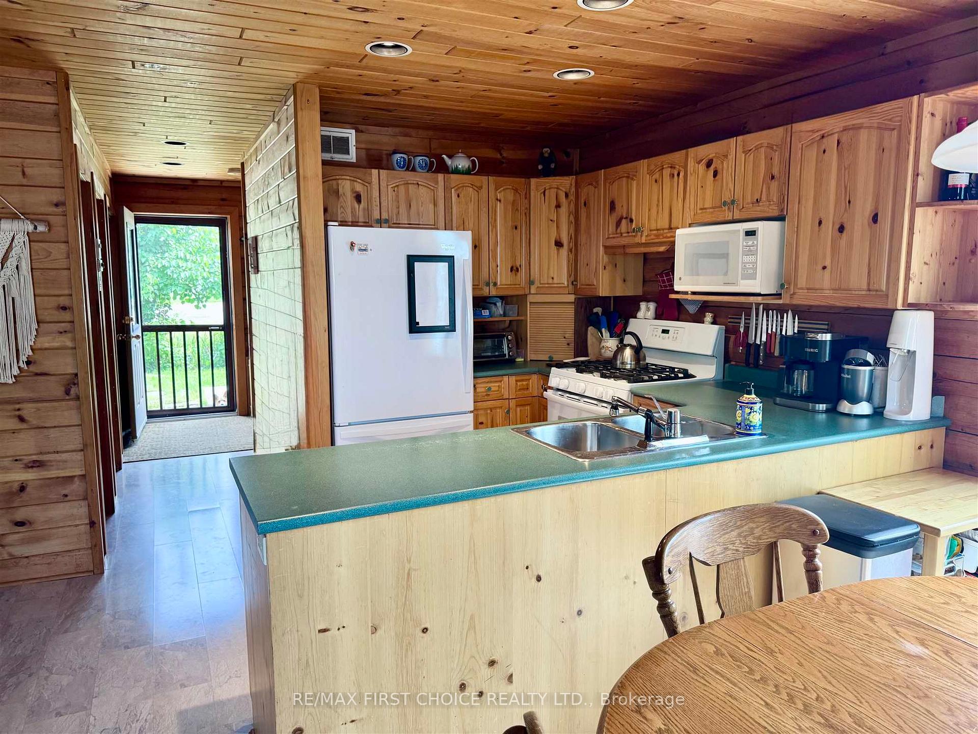 Photo 11 of 52 Howey Bay Road, Red Lake — HOMEH