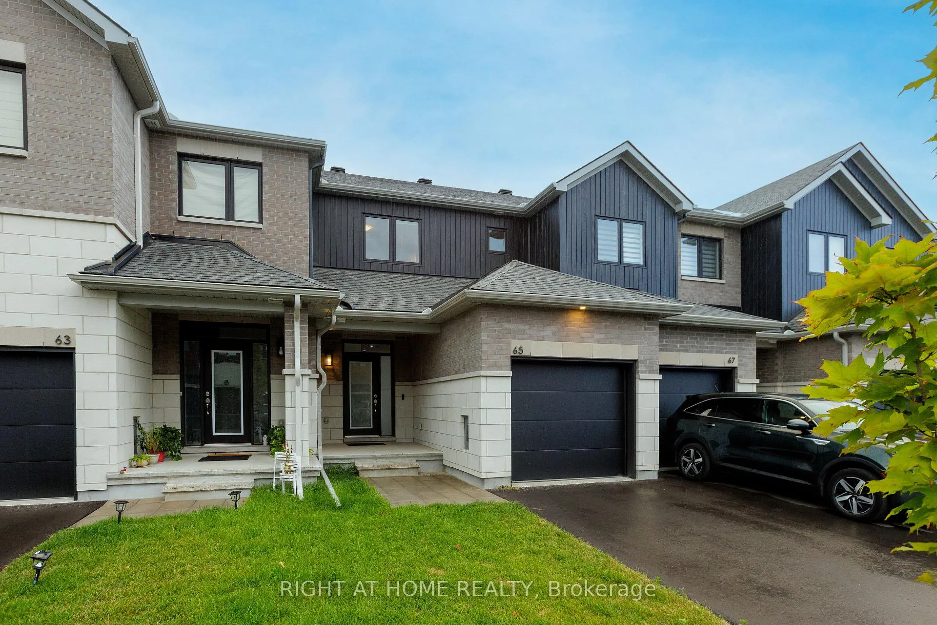 Photo 3 of 65 Esban Drive, Ottawa, Blossom Park/Kemp Park/Findlay Creek — HOMEH