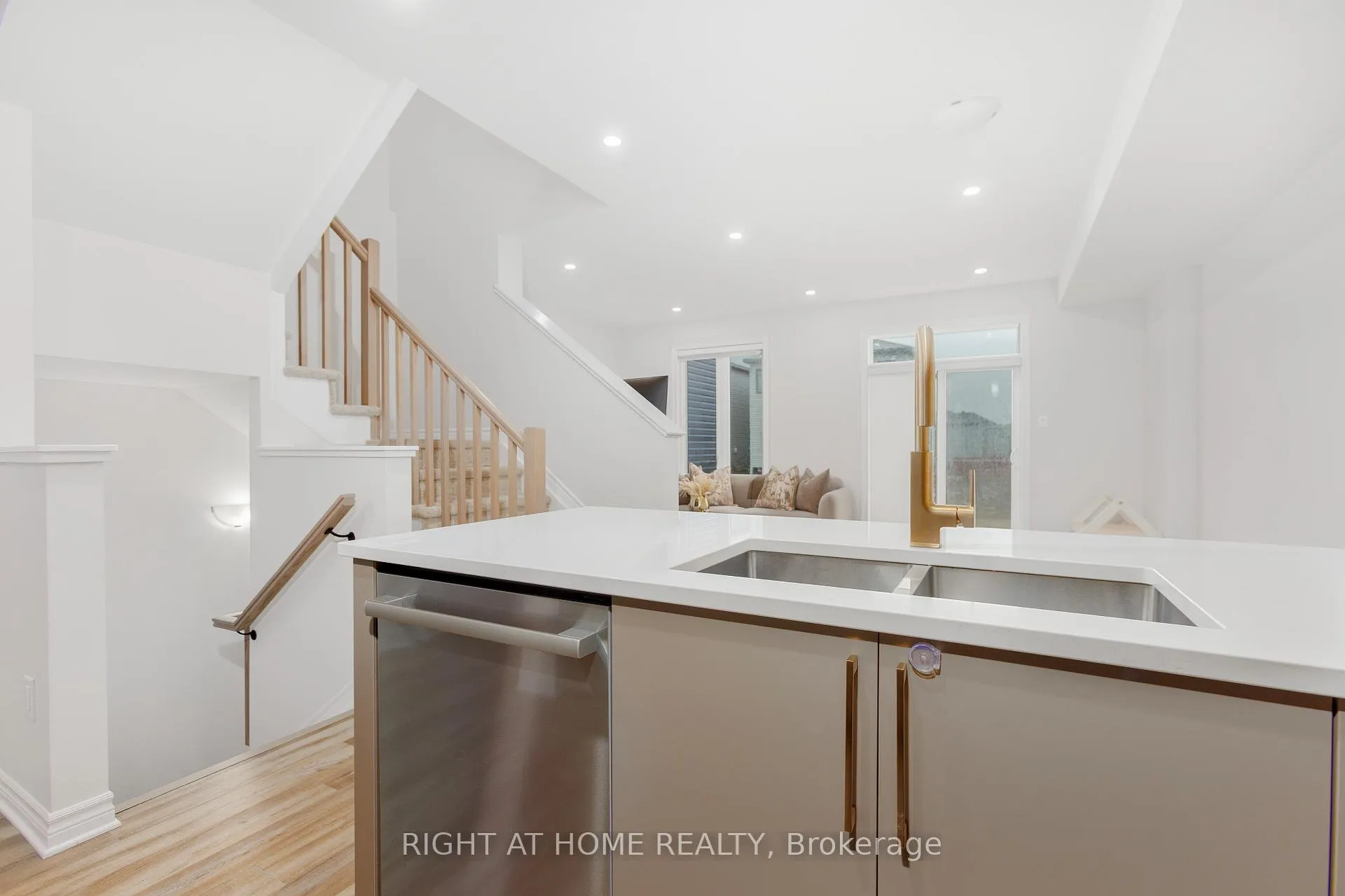 Photo 7 of 65 Esban Drive, Ottawa, Blossom Park/Kemp Park/Findlay Creek — HOMEH