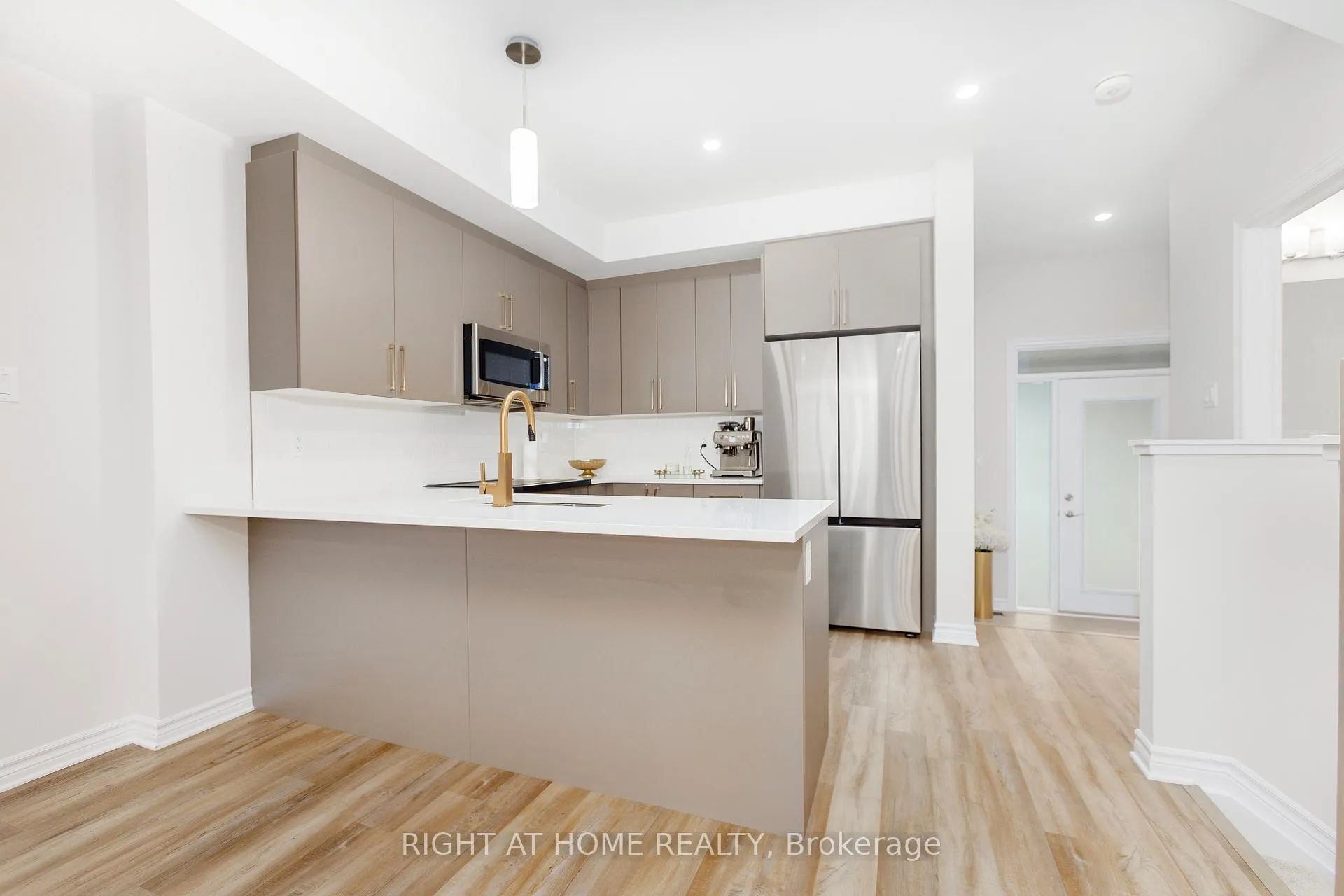 Photo 10 of 65 Esban Drive, Ottawa, Blossom Park/Kemp Park/Findlay Creek — HOMEH