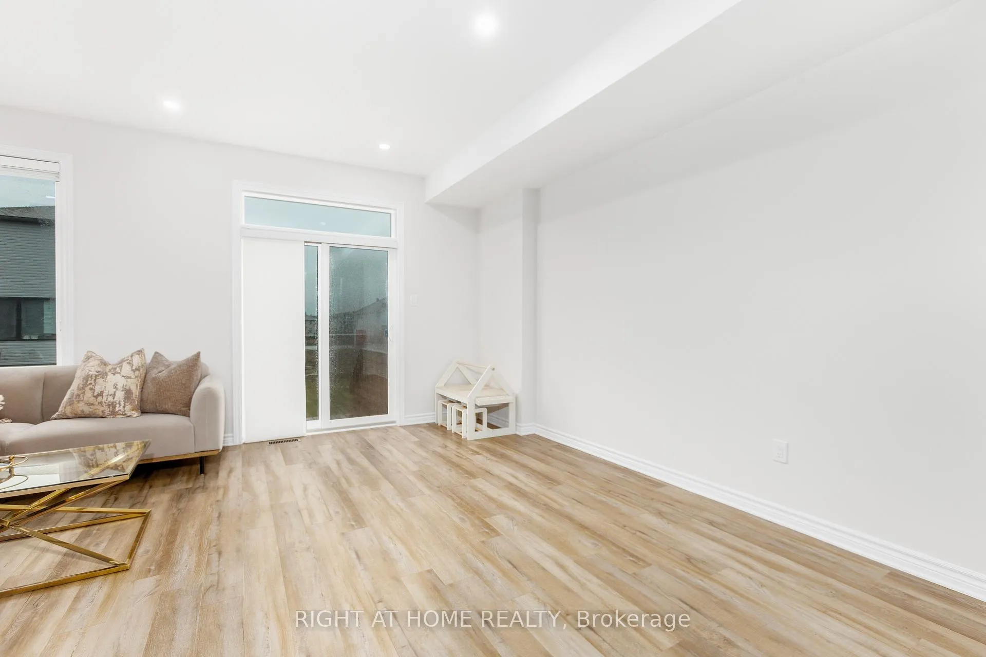 Photo 12 of 65 Esban Drive, Ottawa, Blossom Park/Kemp Park/Findlay Creek — HOMEH