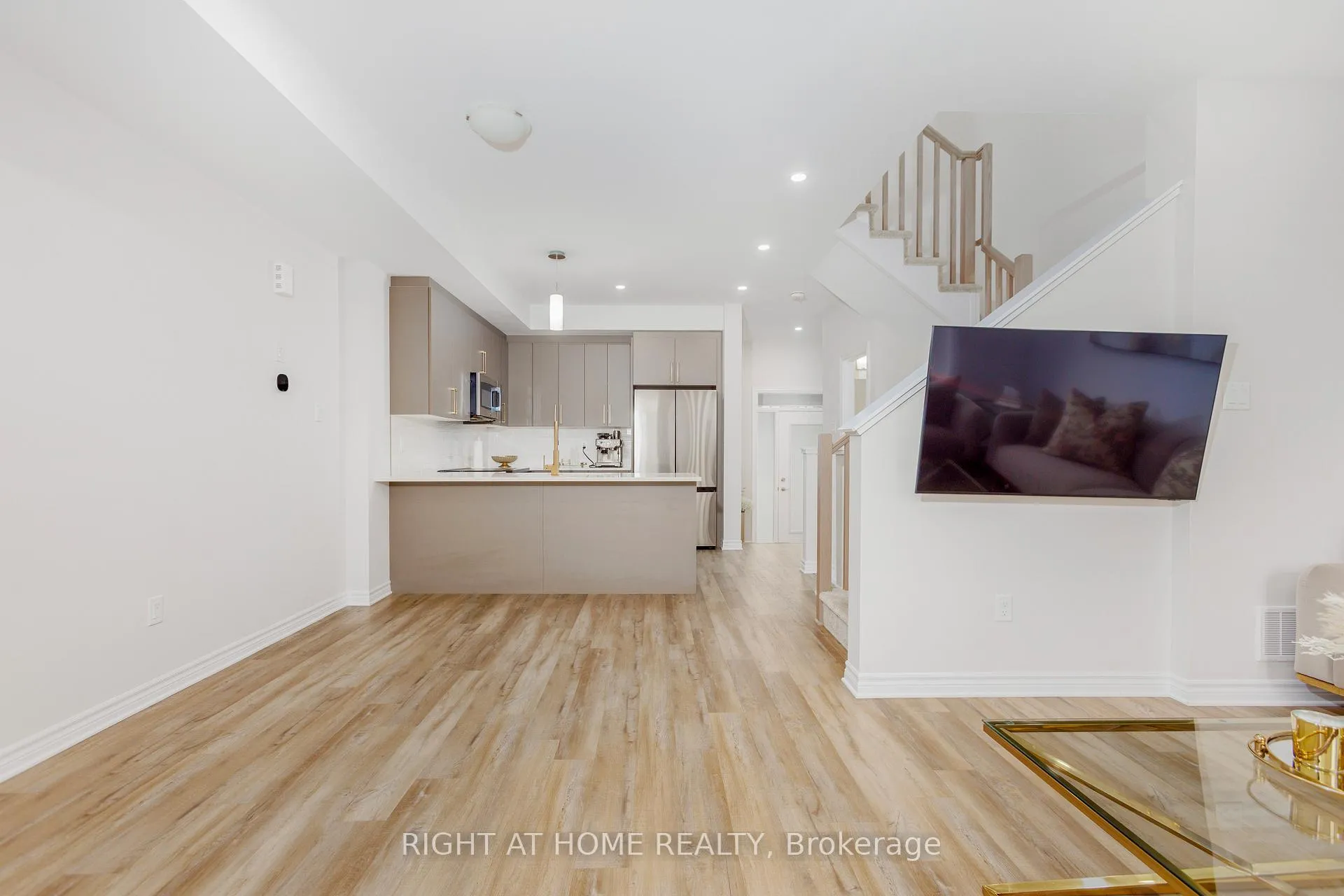 Photo 13 of 65 Esban Drive, Ottawa, Blossom Park/Kemp Park/Findlay Creek — HOMEH