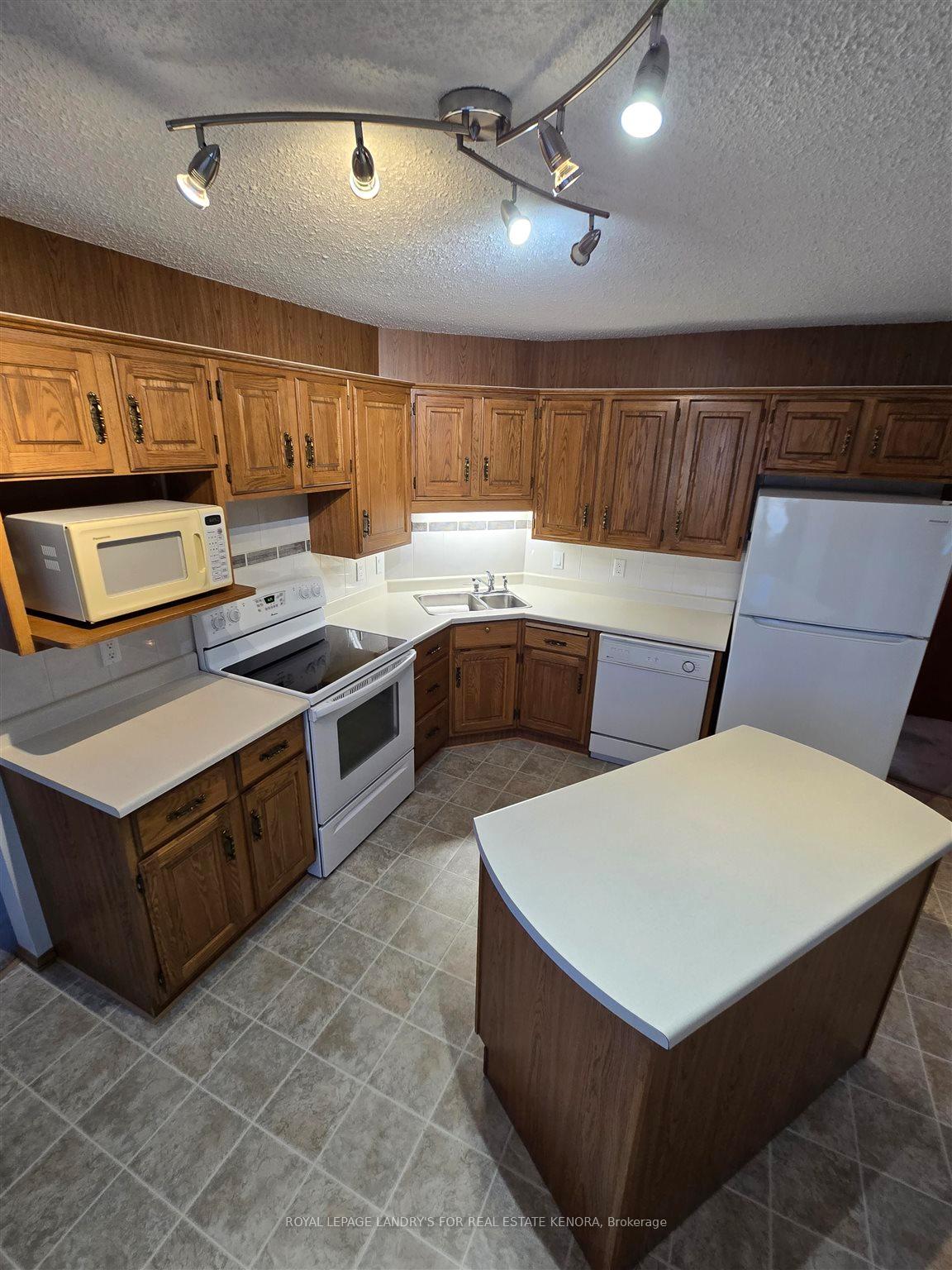 Photo 13 of 20 Amethyst Street, Kenora, Amethyst — HOMEH