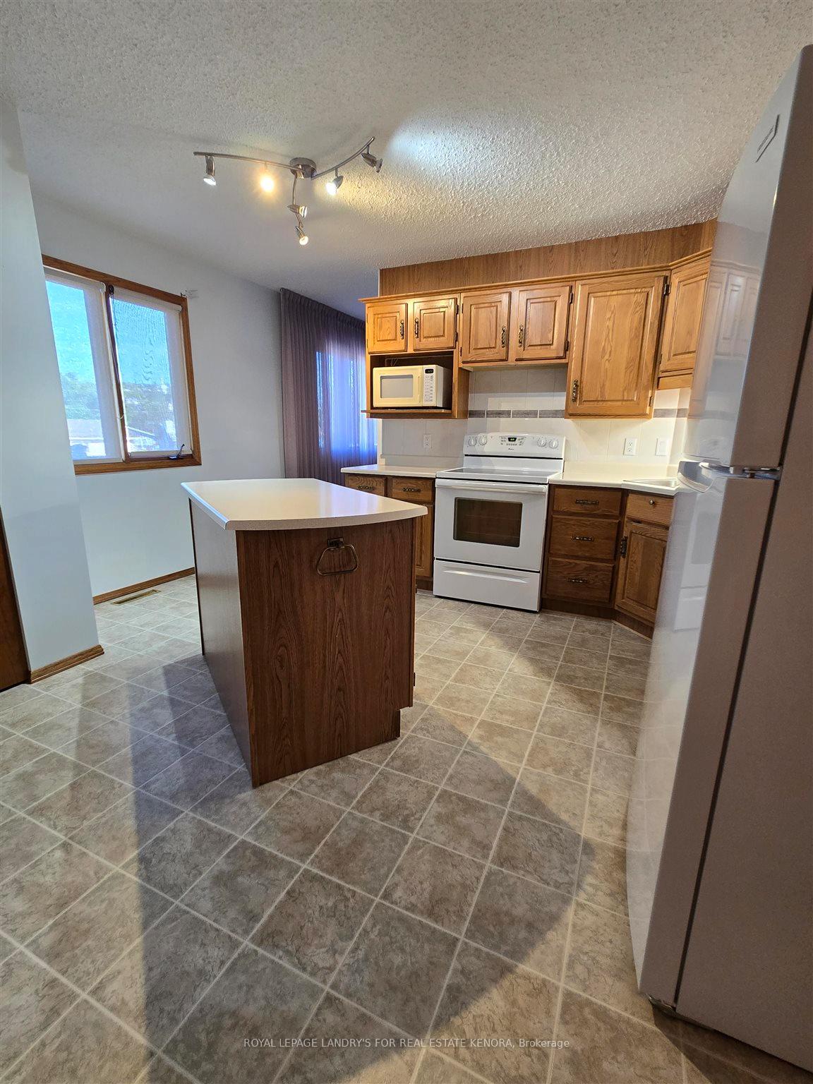 Photo 15 of 20 Amethyst Street, Kenora, Amethyst — HOMEH