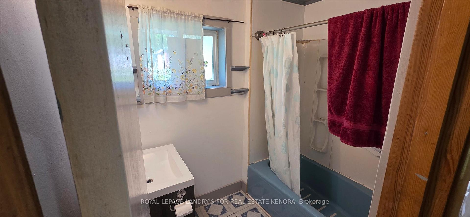Photo 8 of 512 Third Street N, Kenora, North End — HOMEH